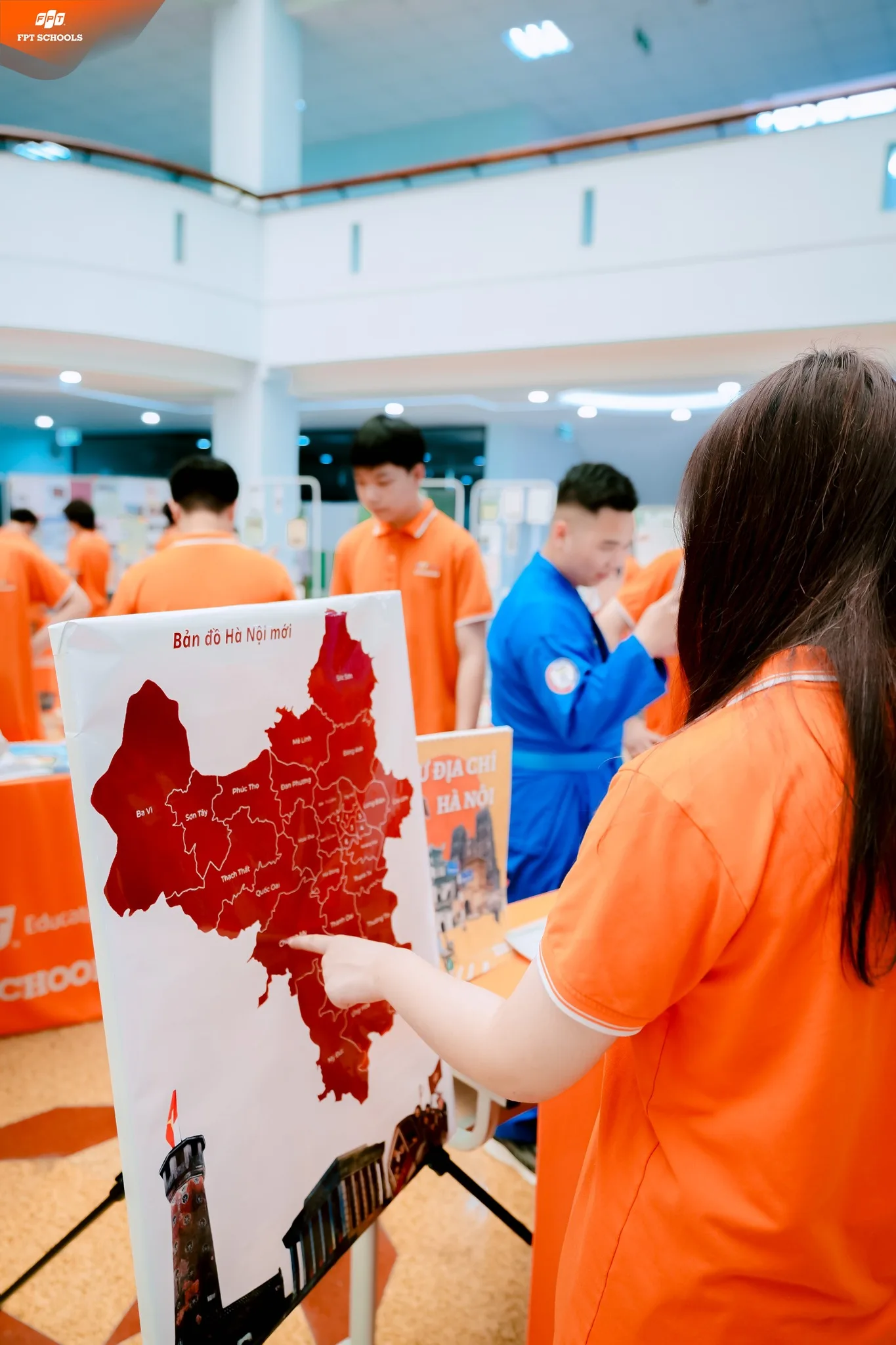 Triển lãm “nhịp đập”: khi bài học trên trang giấy được “F5” qua lăng kính của học sinh Trường THPT FPT Hà Nội. | FPT Schools