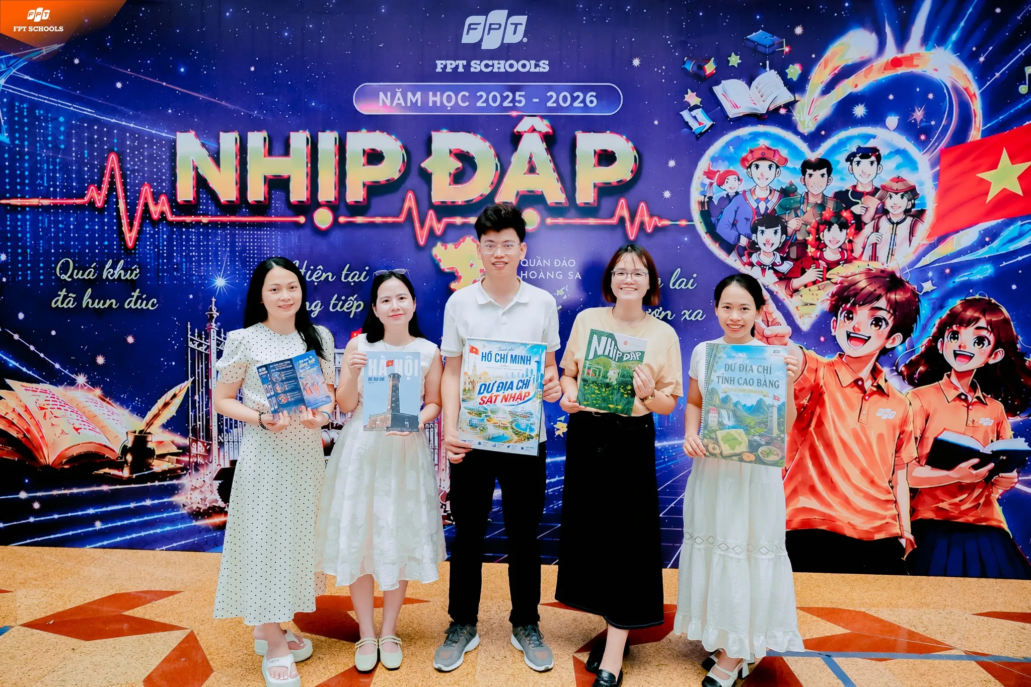 Triển lãm “nhịp đập”: khi bài học trên trang giấy được “F5” qua lăng kính của học sinh Trường THPT FPT Hà Nội. | FPT Schools