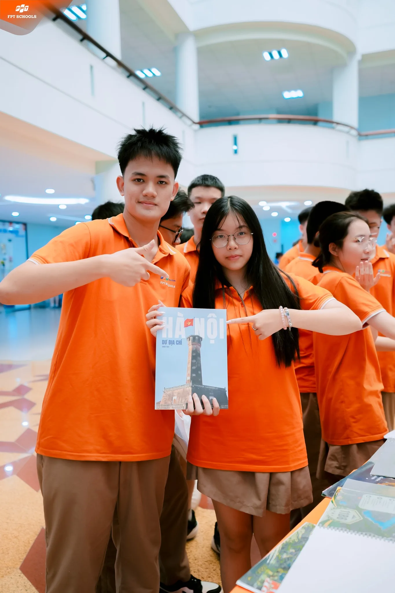 Triển lãm “nhịp đập”: khi bài học trên trang giấy được “F5” qua lăng kính của học sinh Trường THPT FPT Hà Nội. | FPT Schools