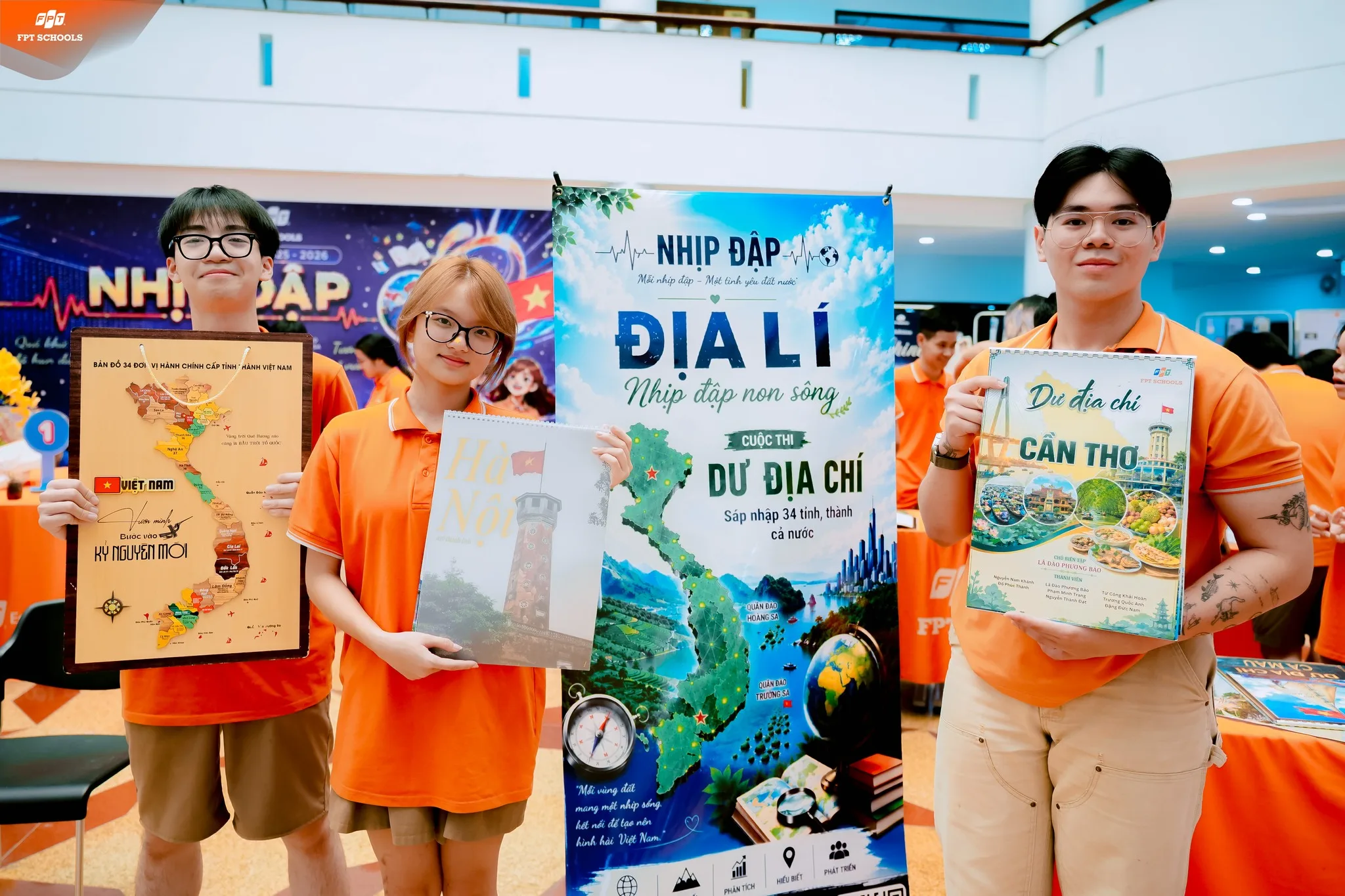 Triển lãm “nhịp đập”: khi bài học trên trang giấy được “F5” qua lăng kính của học sinh Trường THPT FPT Hà Nội. | FPT Schools