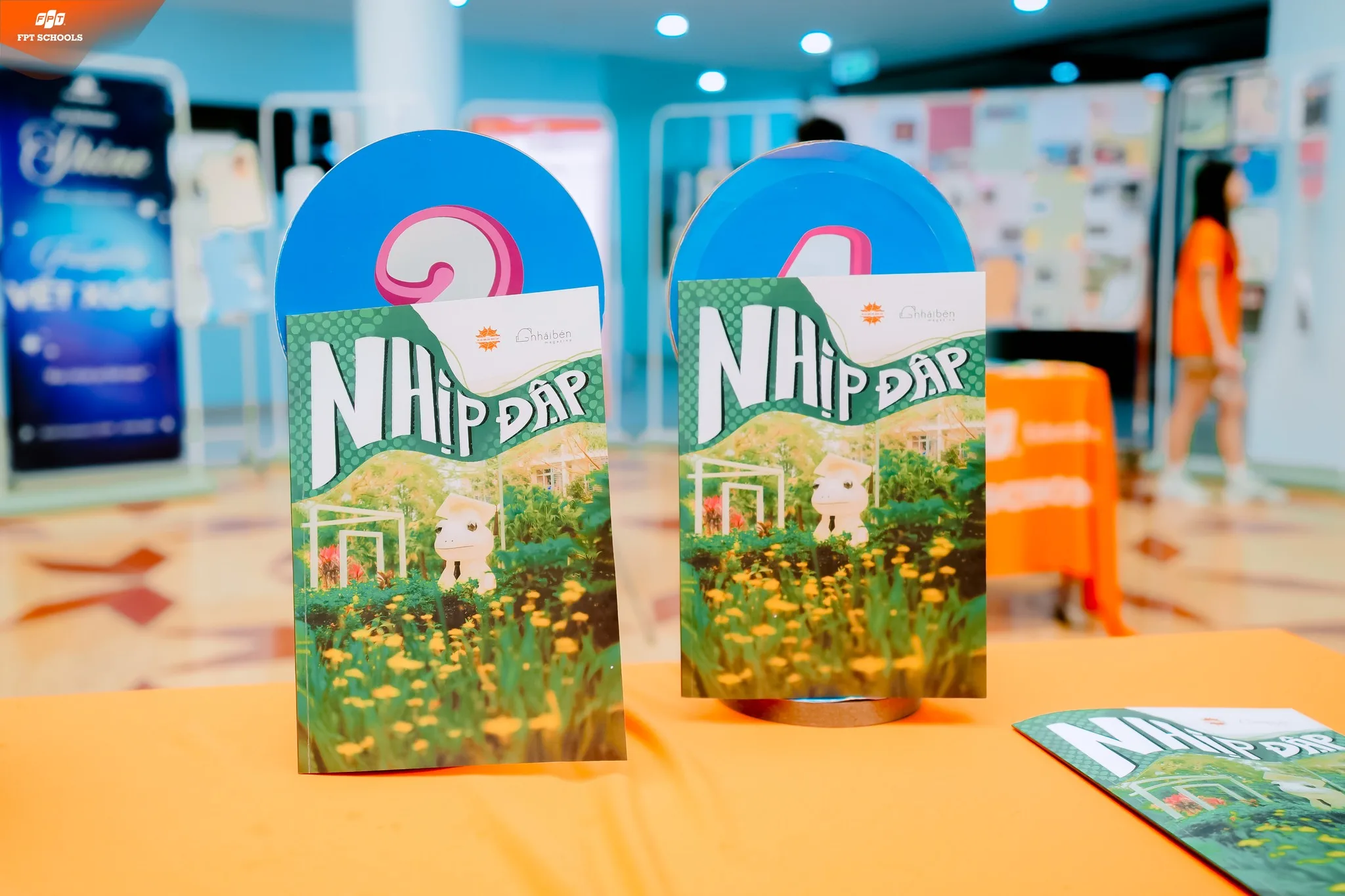 Triển lãm “nhịp đập”: khi bài học trên trang giấy được “F5” qua lăng kính của học sinh Trường THPT FPT Hà Nội. | FPT Schools