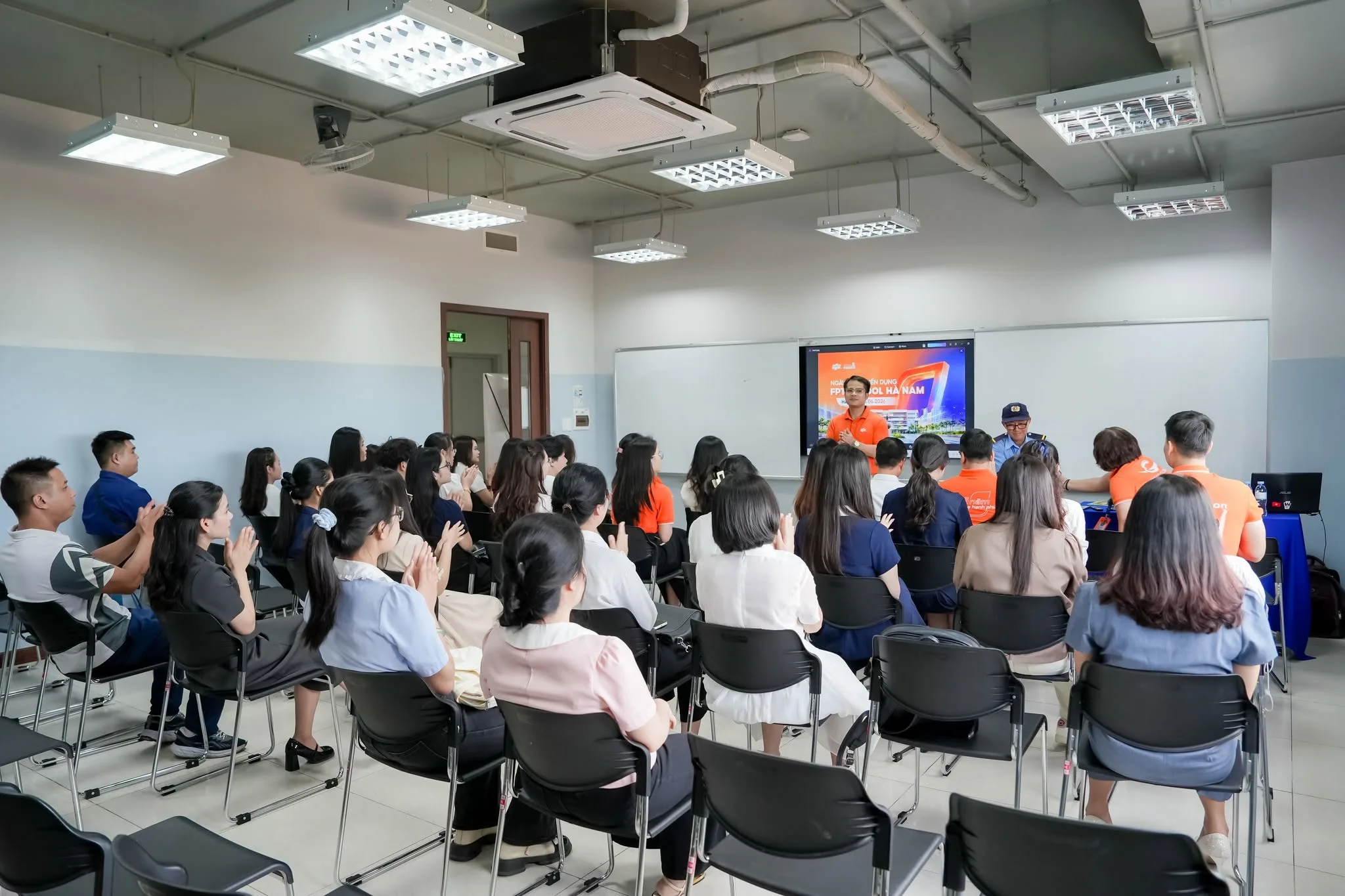 Hơn 60 ứng viên tham gia Ngày hội tuyển dụng tại FPT School Hà Nam năm 2026 - FPT Education Hơn 60 ứng viên tham gia Ngày hội tuyển dụng tại FPT School Hà Nam năm 2026 | FPT Schools