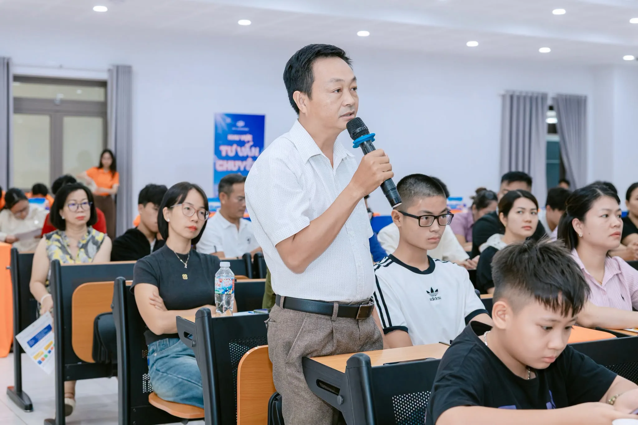 GẦN 400 PHỤ HUYNH VÀ HỌC SINH THAM GIA HỘI THẢO “PAVE MY WAY” – ĐỊNH HƯỚNG CHƯƠNG TRÌNH GIÁO DỤC PHỔ THÔNG 2018 TẠI THPT FPT ĐÀ NẴNG | FPT Schools