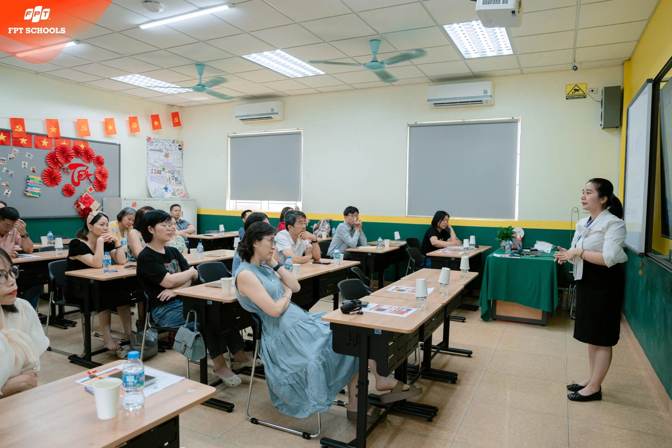 Họp phụ huynh cuối năm khối 10 – 11: Cùng nhìn lại hành trình học tập và trưởng thành năm học 2025 – 2026 - FPT Education Họp phụ huynh cuối năm khối 10 – 11: Cùng nhìn lại hành trình học tập và trưởng thành năm học 2025 – 2026 | FPT Schools