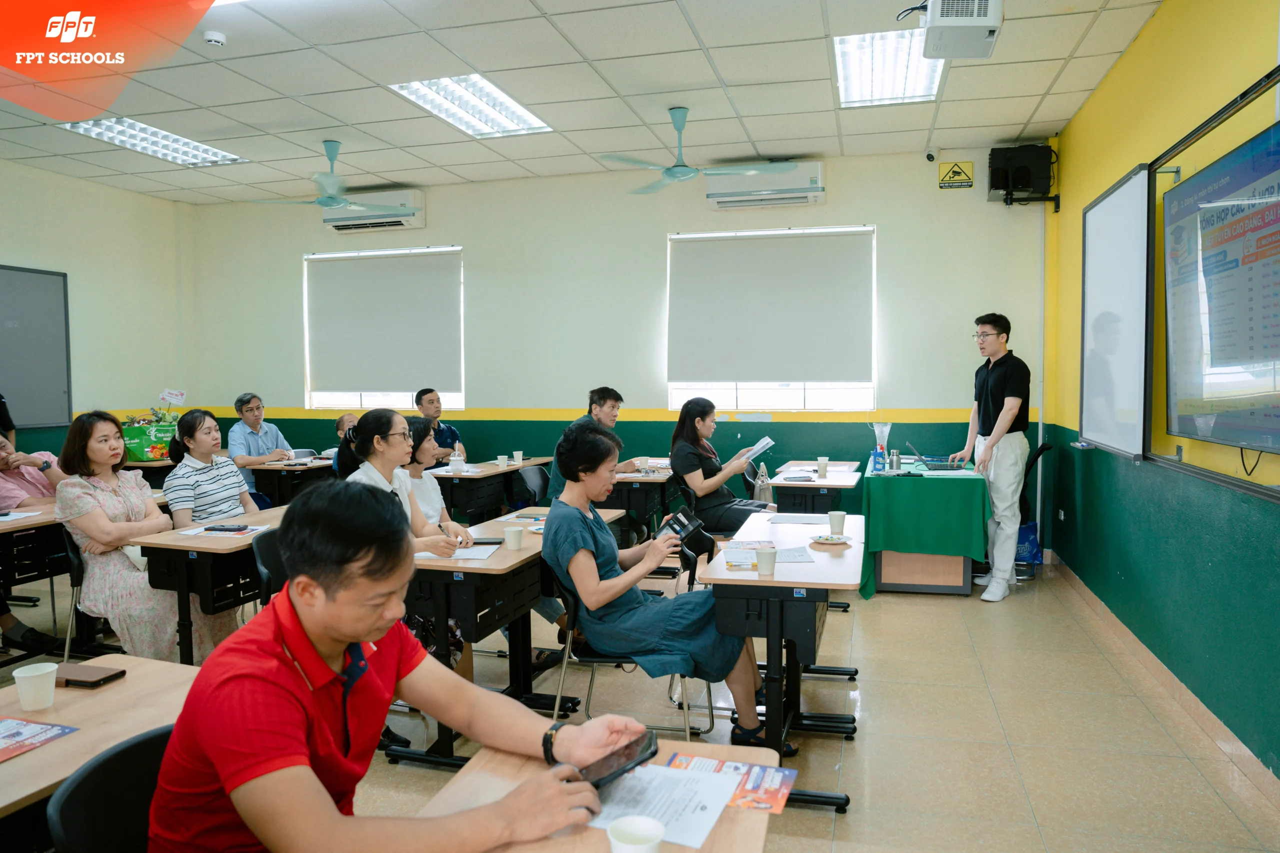 Họp phụ huynh cuối năm khối 10 – 11: Cùng nhìn lại hành trình học tập và trưởng thành năm học 2025 – 2026 - FPT Education Họp phụ huynh cuối năm khối 10 – 11: Cùng nhìn lại hành trình học tập và trưởng thành năm học 2025 – 2026 | FPT Schools