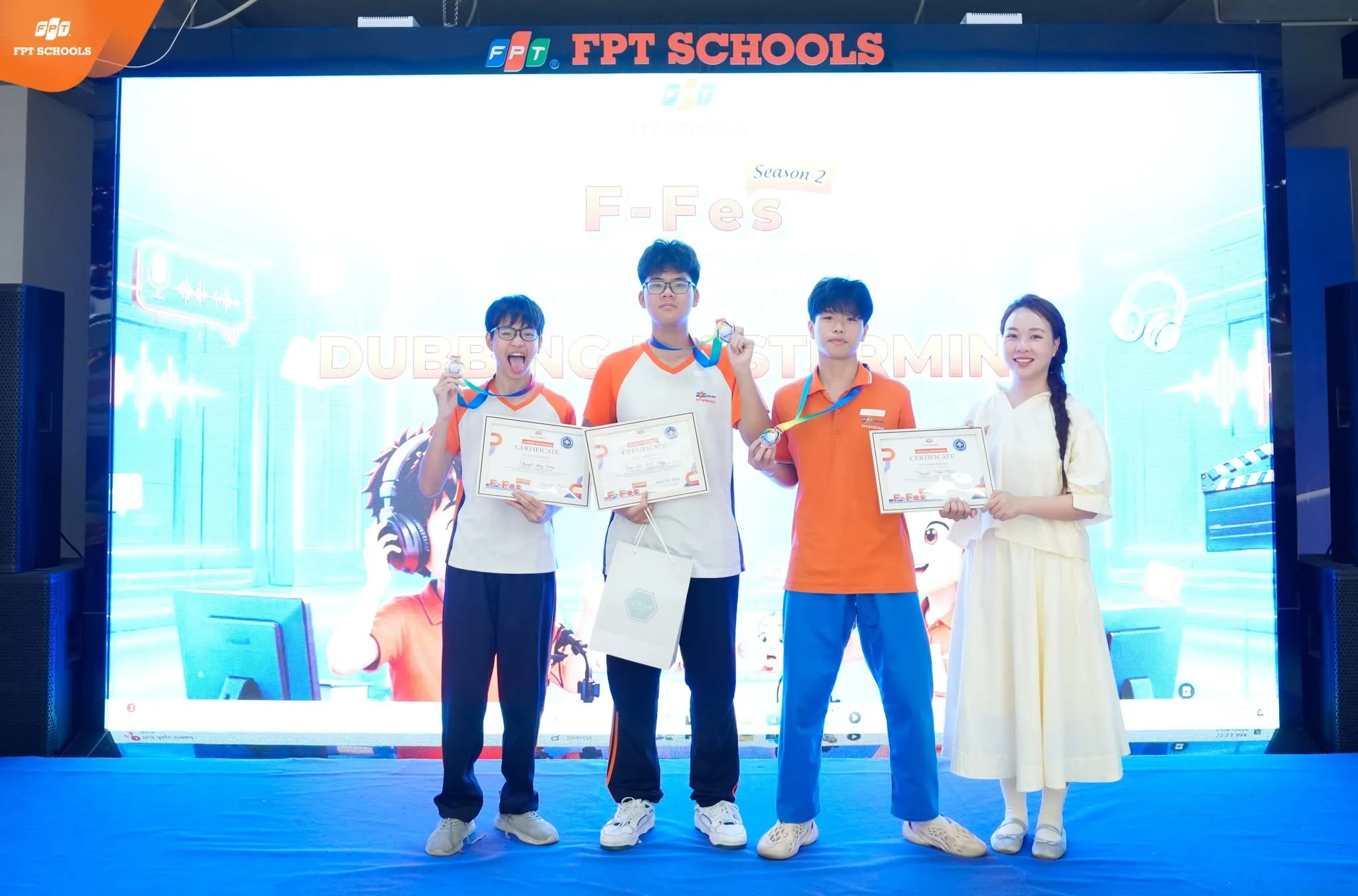 “Bật mode ngoại ngữ”, "cháy hết mình" cùng những màn debate và dubbing đầy bùng nổ tại F-Fes 2026 FPT School Hải Phòng - FPT Education “Bật mode ngoại ngữ”, cháy hết mình cùng những màn debate và dubbing đầy bùng nổ tại F-Fes 2026 FPT School Hải Phòng-1