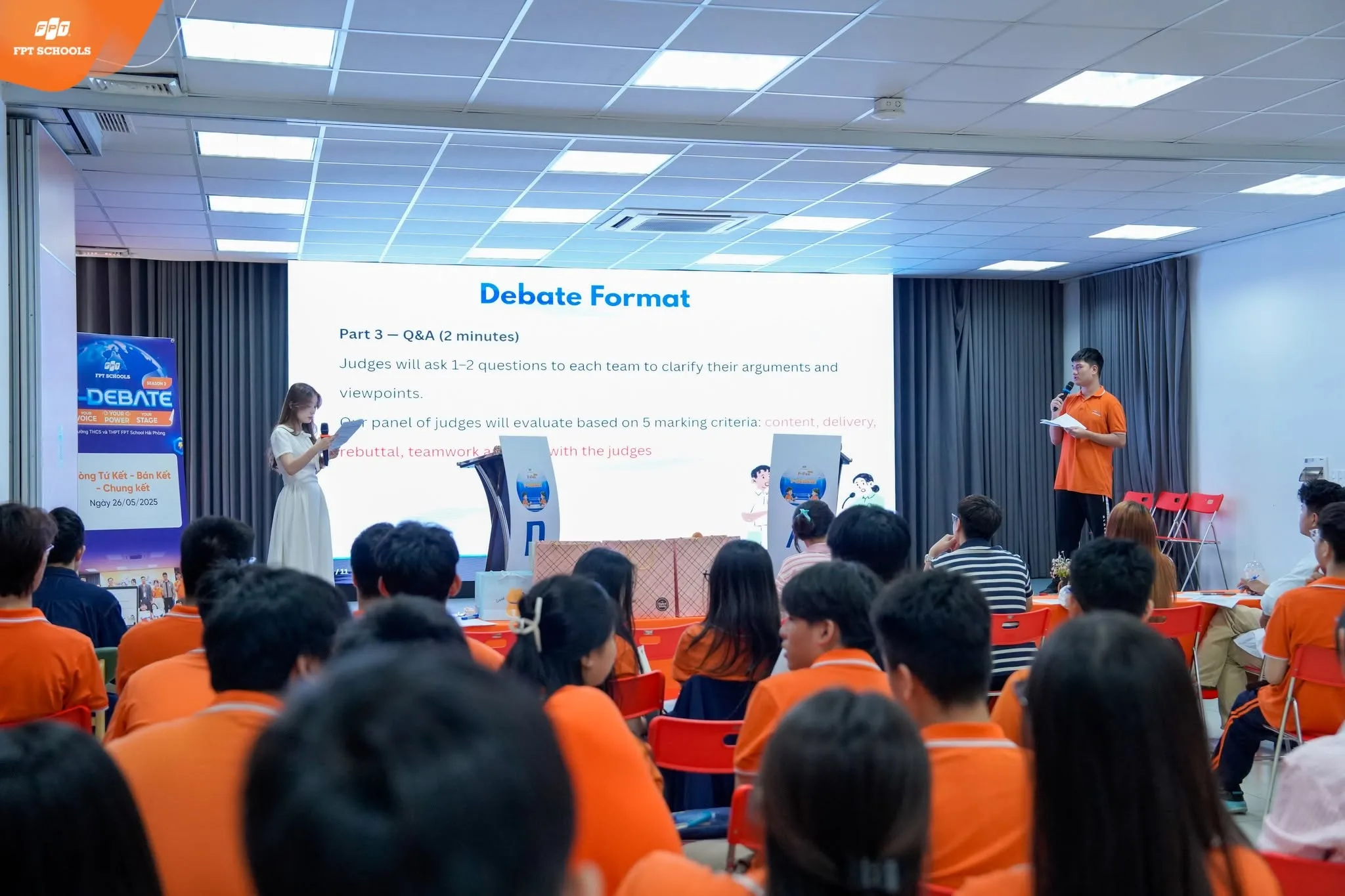 “Bật mode ngoại ngữ”, cháy hết mình cùng những màn debate và dubbing đầy bùng nổ tại F-Fes 2026 FPT School Hải Phòng-10