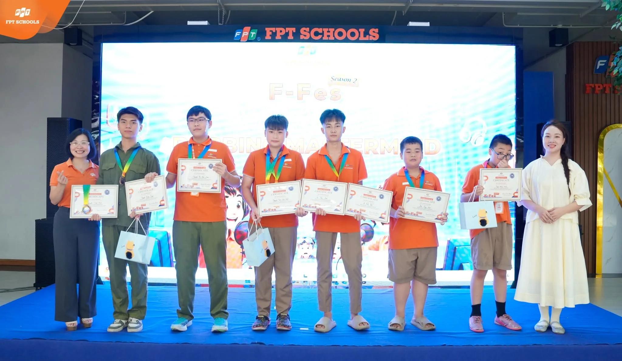“Bật mode ngoại ngữ”, "cháy hết mình" cùng những màn debate và dubbing đầy bùng nổ tại F-Fes 2026 FPT School Hải Phòng - FPT Education “Bật mode ngoại ngữ”, cháy hết mình cùng những màn debate và dubbing đầy bùng nổ tại F-Fes 2026 FPT School Hải Phòng-3