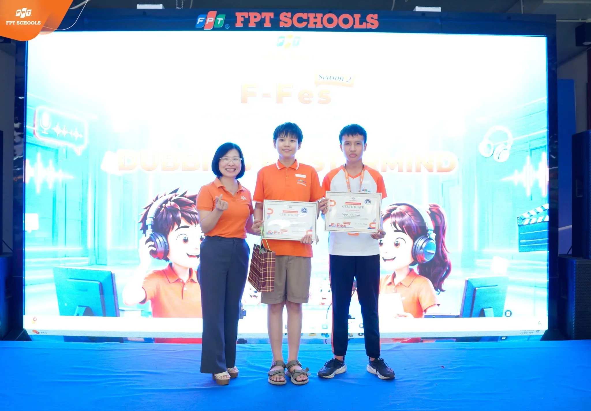 “Bật mode ngoại ngữ”, cháy hết mình cùng những màn debate và dubbing đầy bùng nổ tại F-Fes 2026 FPT School Hải Phòng-5