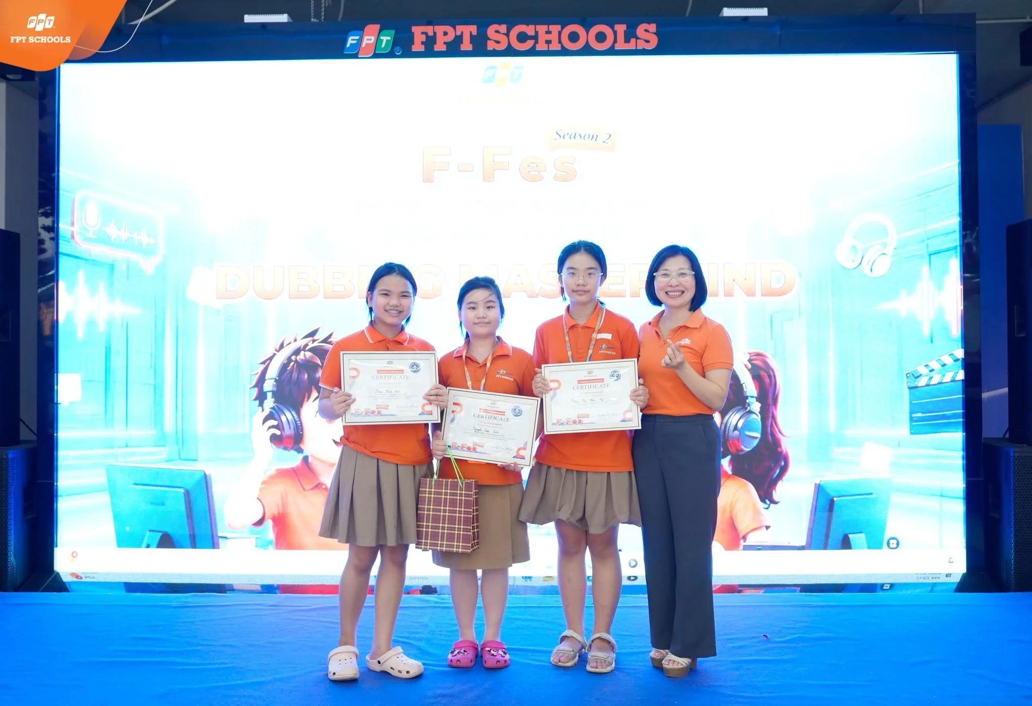 “Bật mode ngoại ngữ”, cháy hết mình cùng những màn debate và dubbing đầy bùng nổ tại F-Fes 2026 FPT School Hải Phòng-6