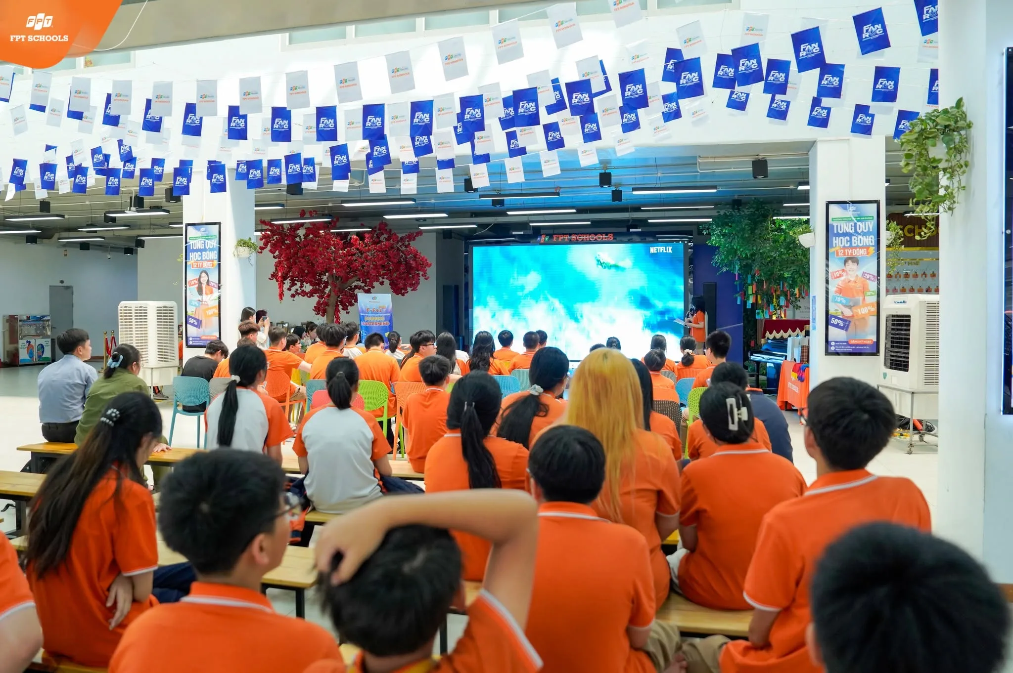 “Bật mode ngoại ngữ”, cháy hết mình cùng những màn debate và dubbing đầy bùng nổ tại F-Fes 2026 FPT School Hải Phòng