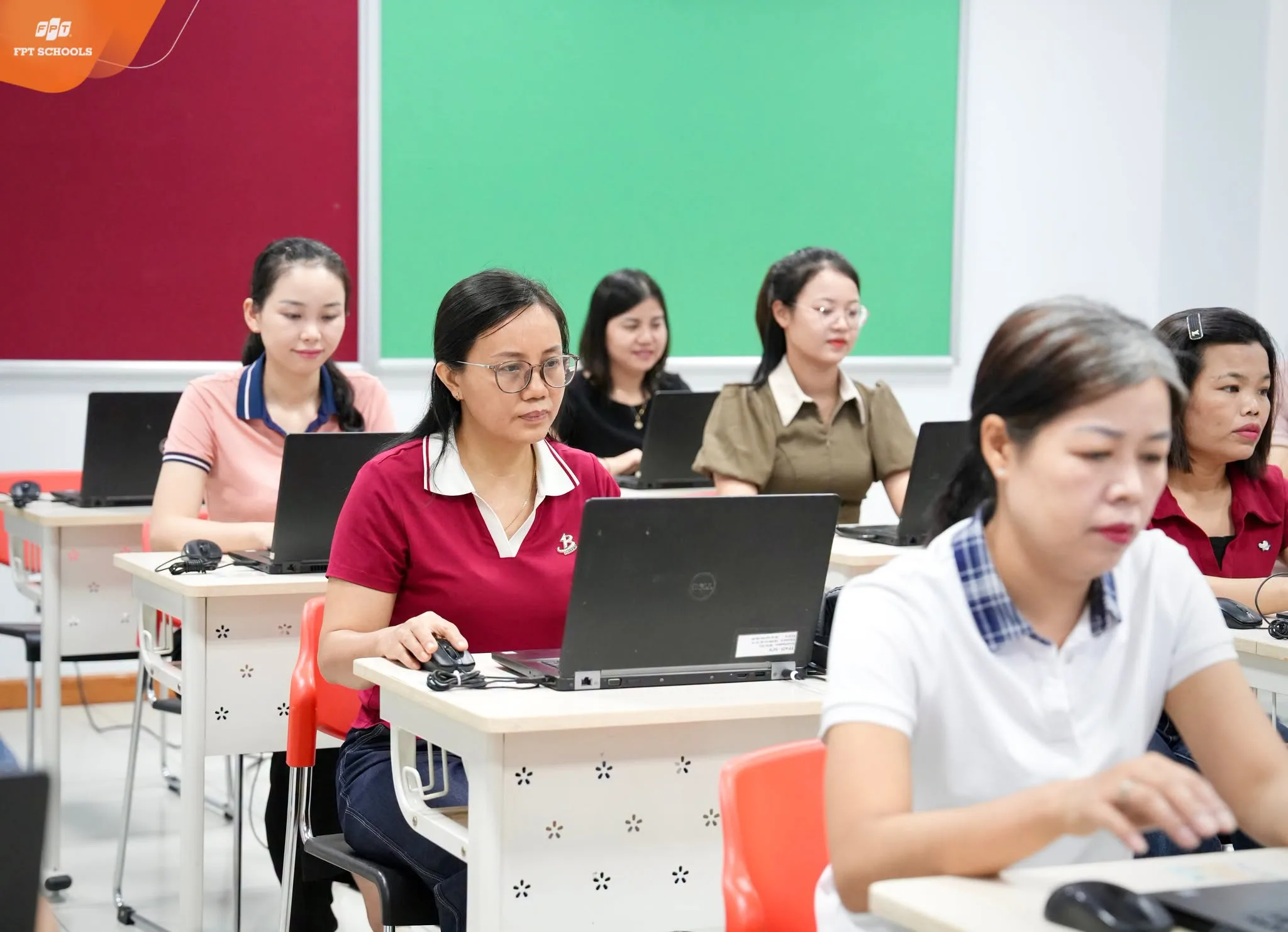 Chương trình Khảo sát Đánh giá năng lực tiếng Anh dành cho giáo viên phổ thông công lập diễn ra tại FPT School Hải Phòng - FPT Education Chương trình Khảo sát Đánh giá năng lực tiếng Anh dành cho giáo viên phổ thông công lập diễn ra tại FPT School Hải Phòng -3