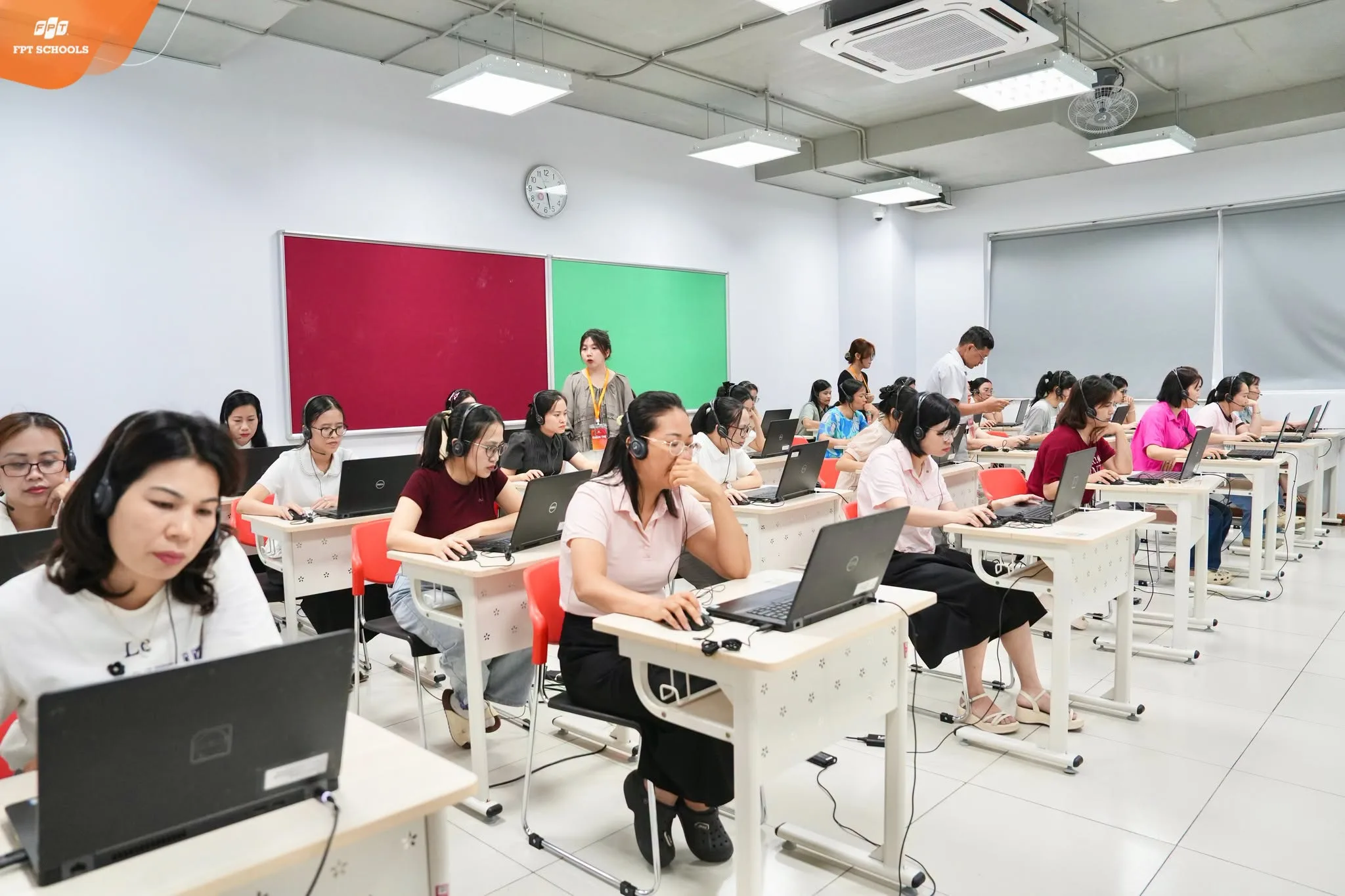 Chương trình Khảo sát Đánh giá năng lực tiếng Anh dành cho giáo viên phổ thông công lập diễn ra tại FPT School Hải Phòng - FPT Education Chương trình Khảo sát Đánh giá năng lực tiếng Anh dành cho giáo viên phổ thông công lập diễn ra tại FPT School Hải Phòng -7