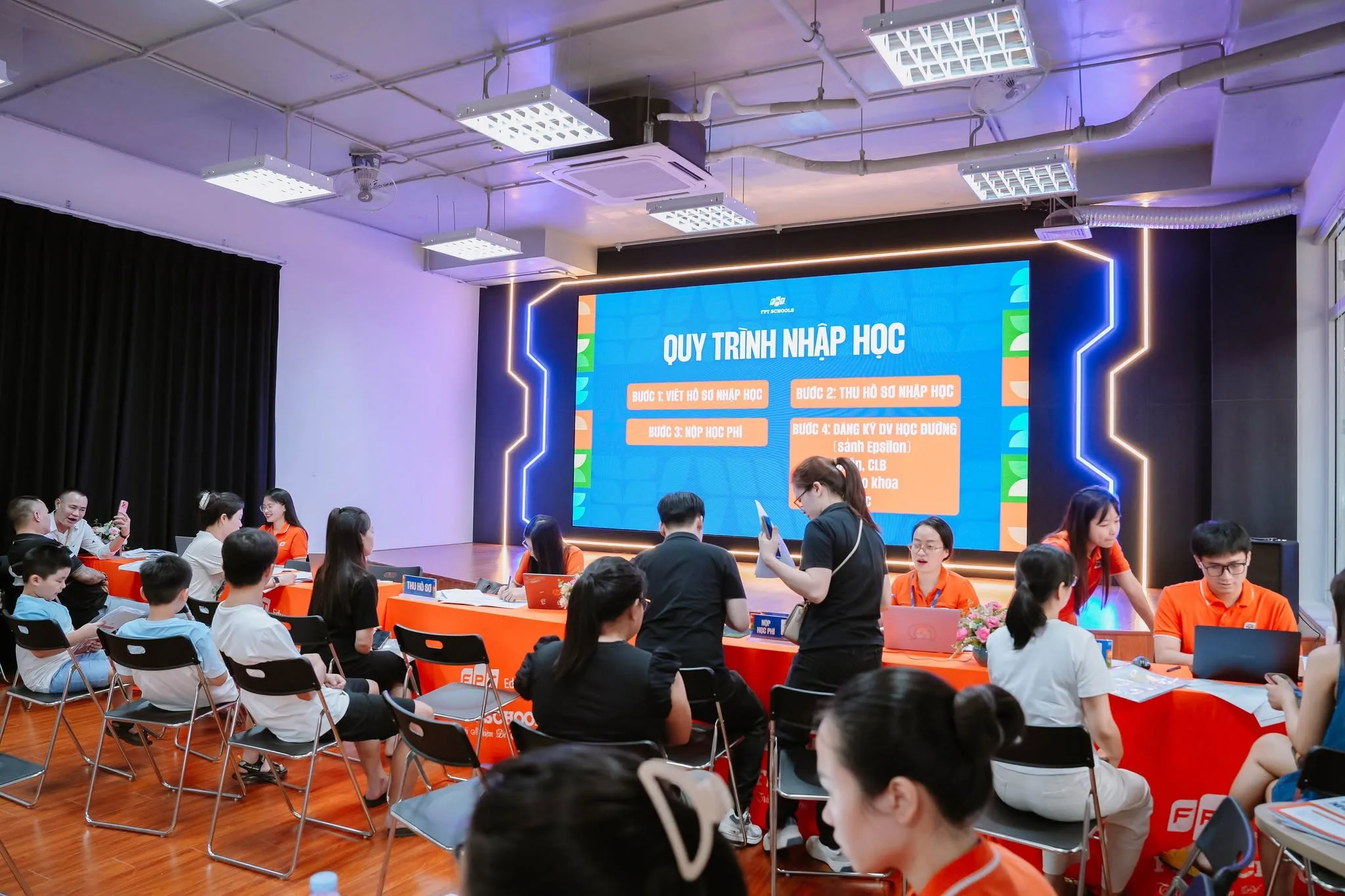 Ngày hội Nhập học 2026 tại FPT School Hà Nam diễn ra từ ngày 12-14/6/2026, chào đón đông đảo phụ huynh và học sinh hoàn tất thủ tục nhập học