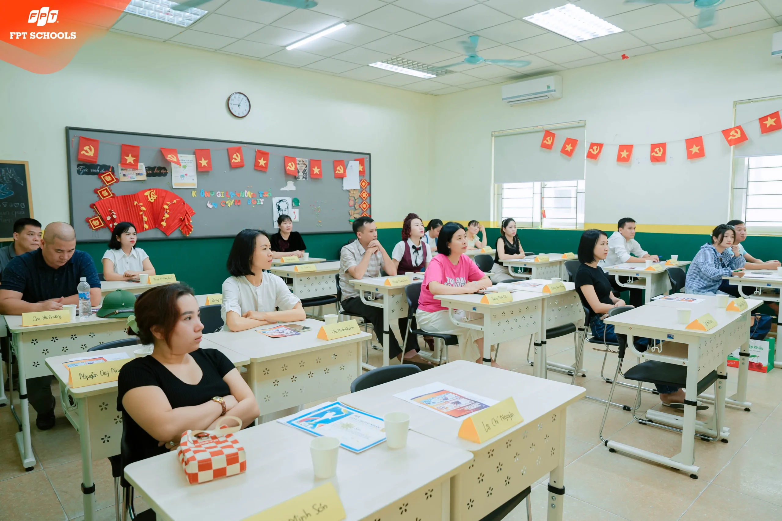 Họp phụ huynh cuối năm khối 10 – 11: Cùng nhìn lại hành trình học tập và trưởng thành năm học 2025 – 2026 - FPT Education Họp phụ huynh cuối năm khối 10 – 11: Cùng nhìn lại hành trình học tập và trưởng thành năm học 2025 – 2026 | FPT Schools