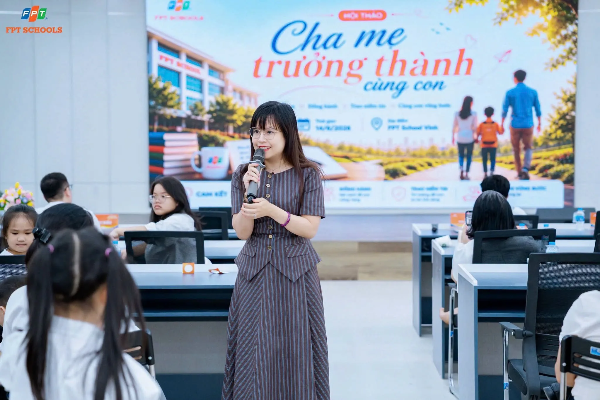 Sôi động không khí Ngày hội Nhập học Khóa 1 năm học 2026-2027 tại FPT School Vinh - FPT Education Hội thảo Cha mẹ trưởng thành cùng con tại ngày hội nhập học