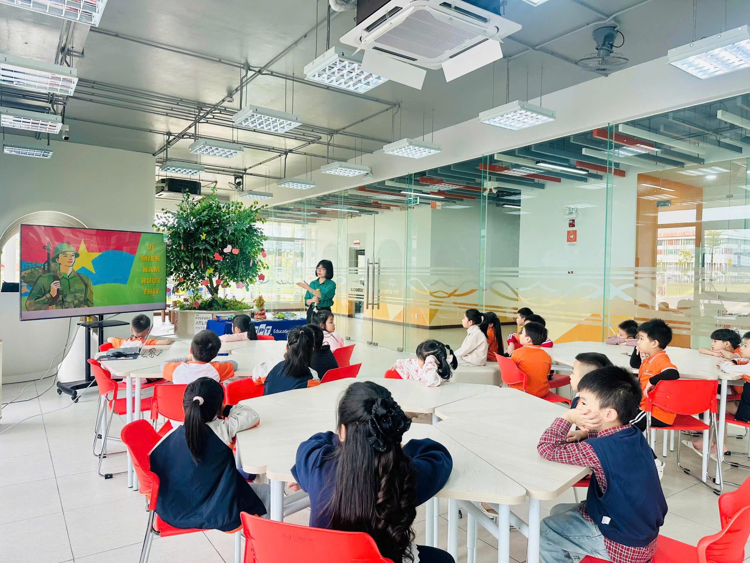 Cô Tào Thị Thanh Mai và những bài giảng giúp học sinh FSchool Thanh Hoá nuôi dưỡng văn hoá đọc