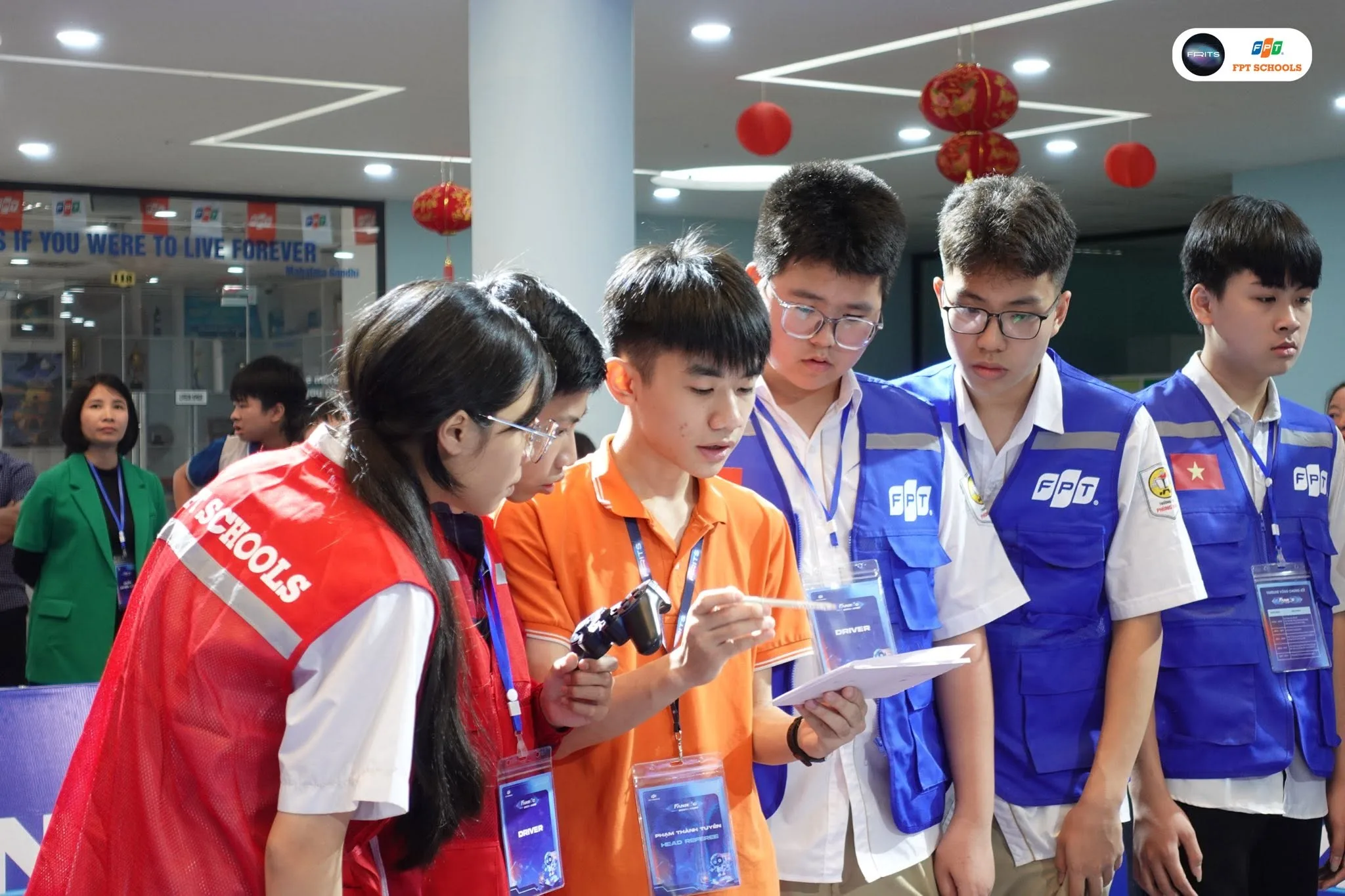 CỰU CHỦ NHIỆM CLB ROBOTICS VÀ CÔNG THỨC "DEBUG" ĐỂ ĐẠT ĐIỂM XUẤT SẮC TẠI KÌ THI THPT QUỐC GIA - FPT Education CỰU CHỦ NHIỆM CLB ROBOTICS VÀ CÔNG THỨC "DEBUG" ĐỂ ĐẠT ĐIỂM XUẤT SẮC TẠI KÌ THI THPT QUỐC GIA | FPT Schools