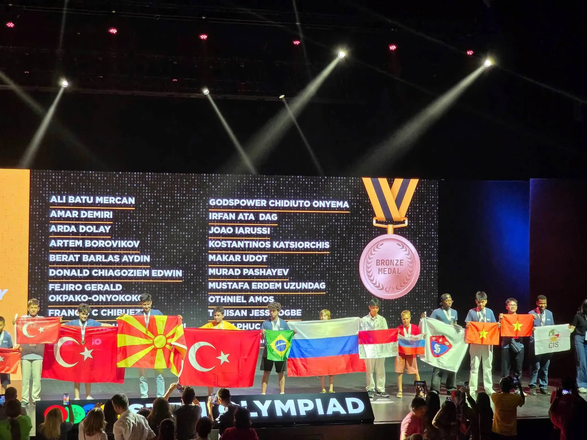 Học sinh FPT Schools giành 12 giải thưởng tại International STEM Olympiad 2026 | FPT Schools