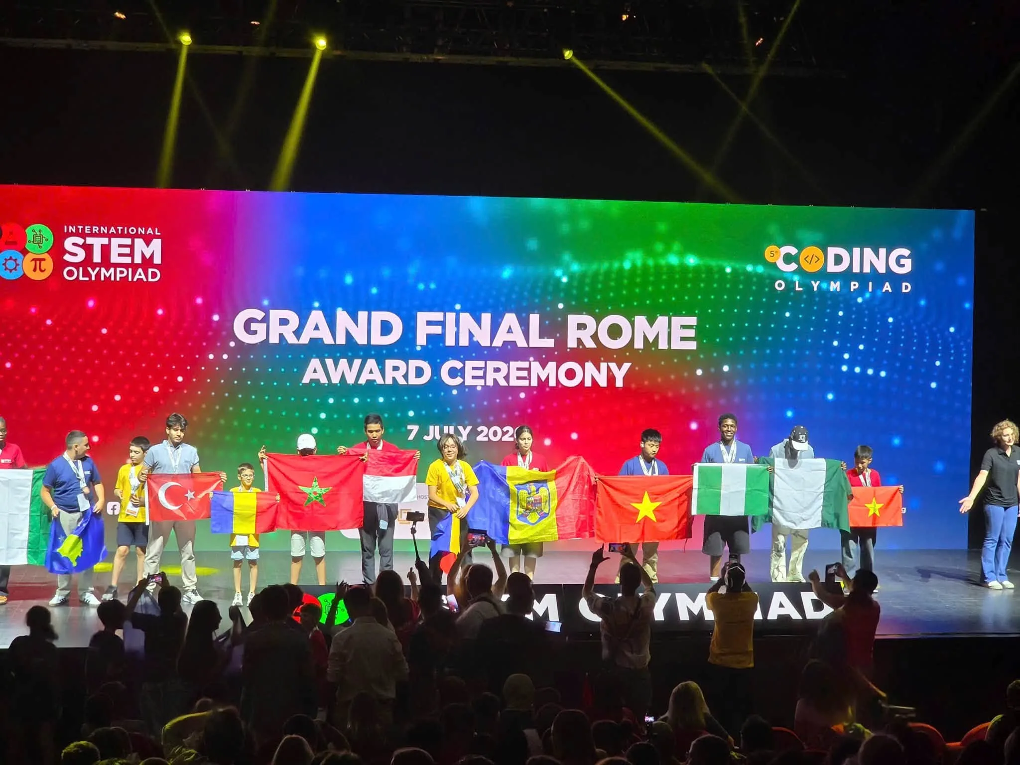 Học sinh FPT Schools giành 12 giải thưởng tại International STEM Olympiad 2026 | FPT Schools