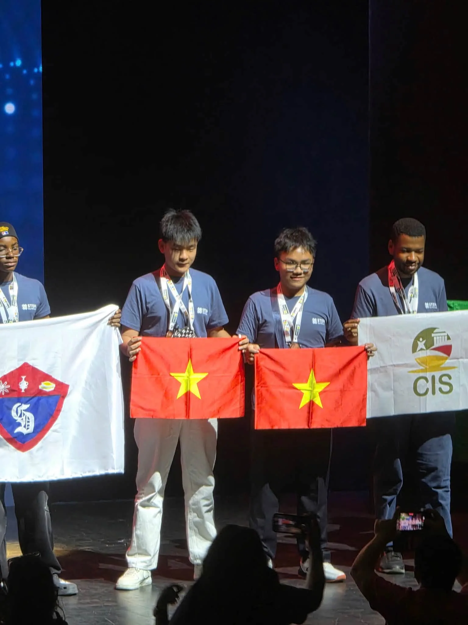 Học sinh FPT Schools giành 12 giải thưởng tại International STEM Olympiad 2026 | FPT Schools