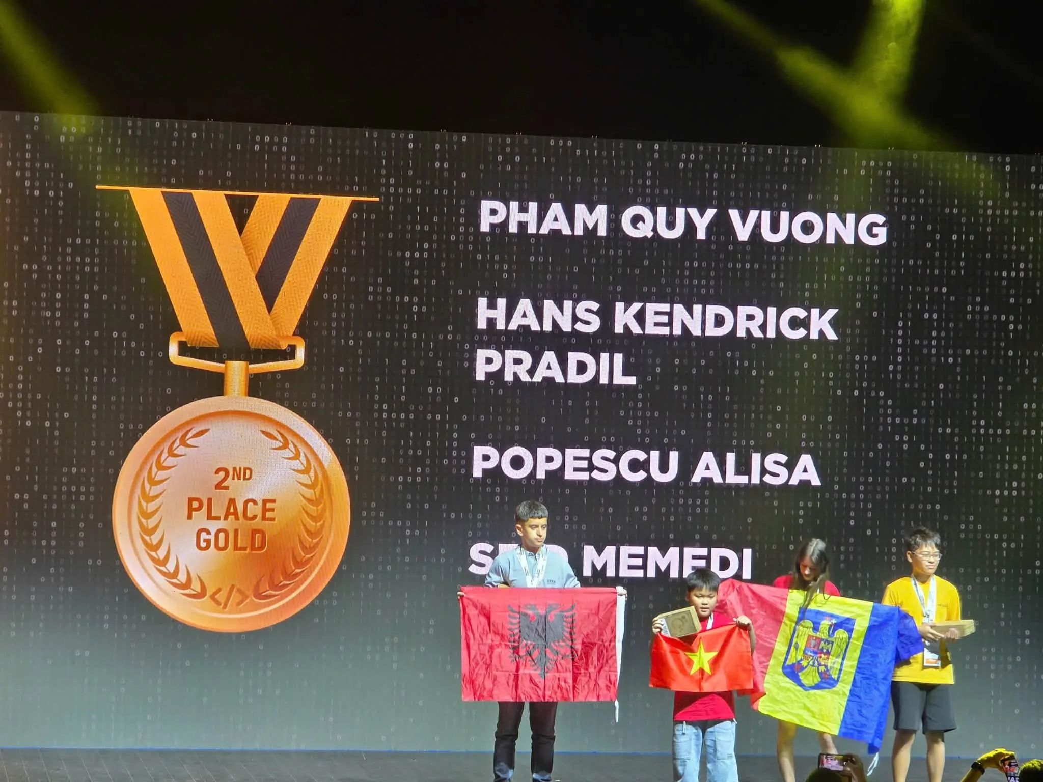 Học sinh FPT Schools giành 12 giải thưởng tại International STEM Olympiad 2026 | FPT Schools