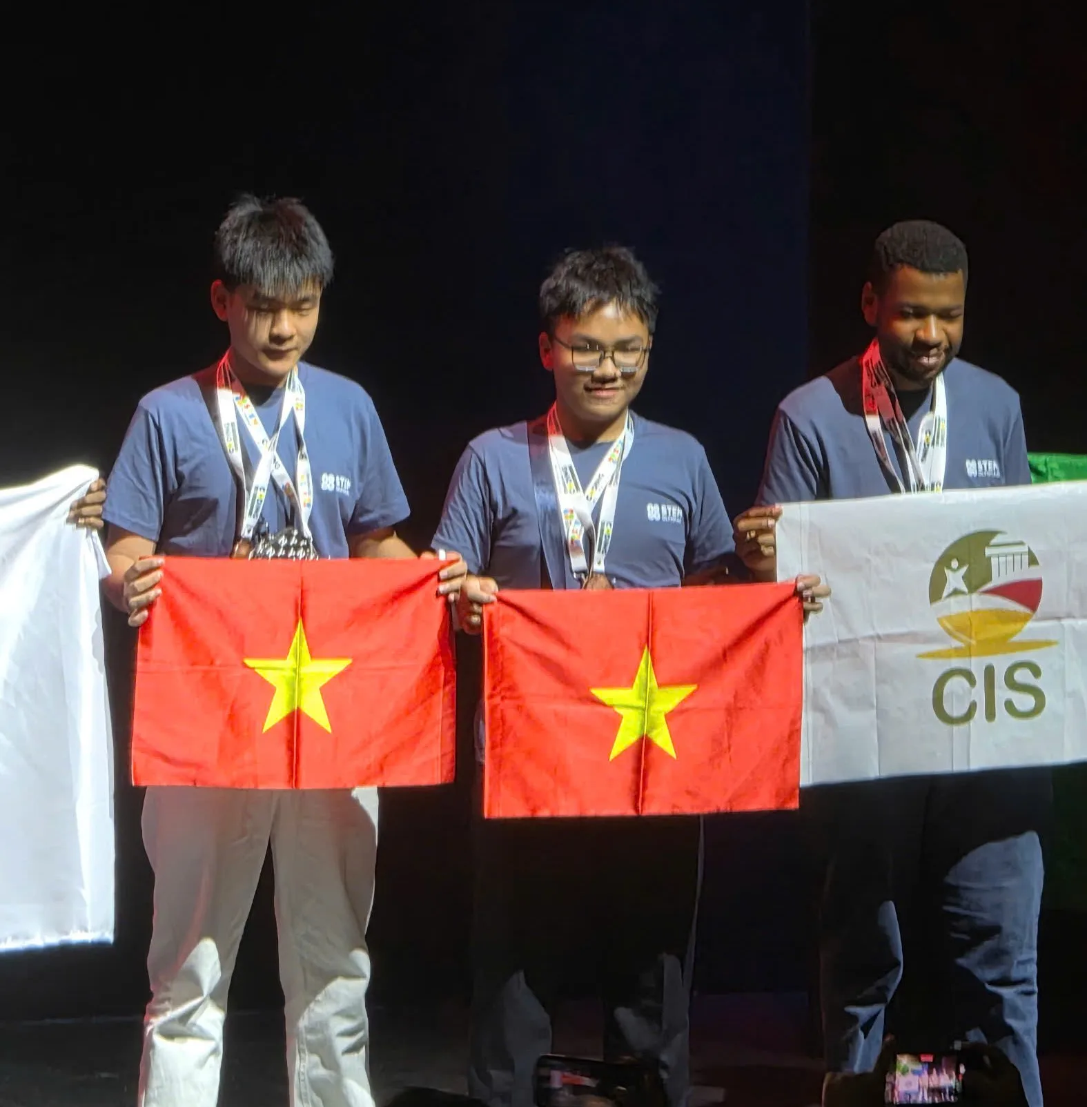 STEM Olympiad 2026: Học sinh FPT School Hà Nam giành 2 Huy chương Vàng, Top 2 thế giới tại vòng chung kết quốc tế trực tiếp tại Rome, Italia - FPT Education STEM Olympiad 2026: Học sinh FPT School Hà Nam giành 2 Huy chương Vàng, Top 2 thế giới tại vòng chung kết quốc tế trực tiếp tại Rome, Italia | FPT Schools