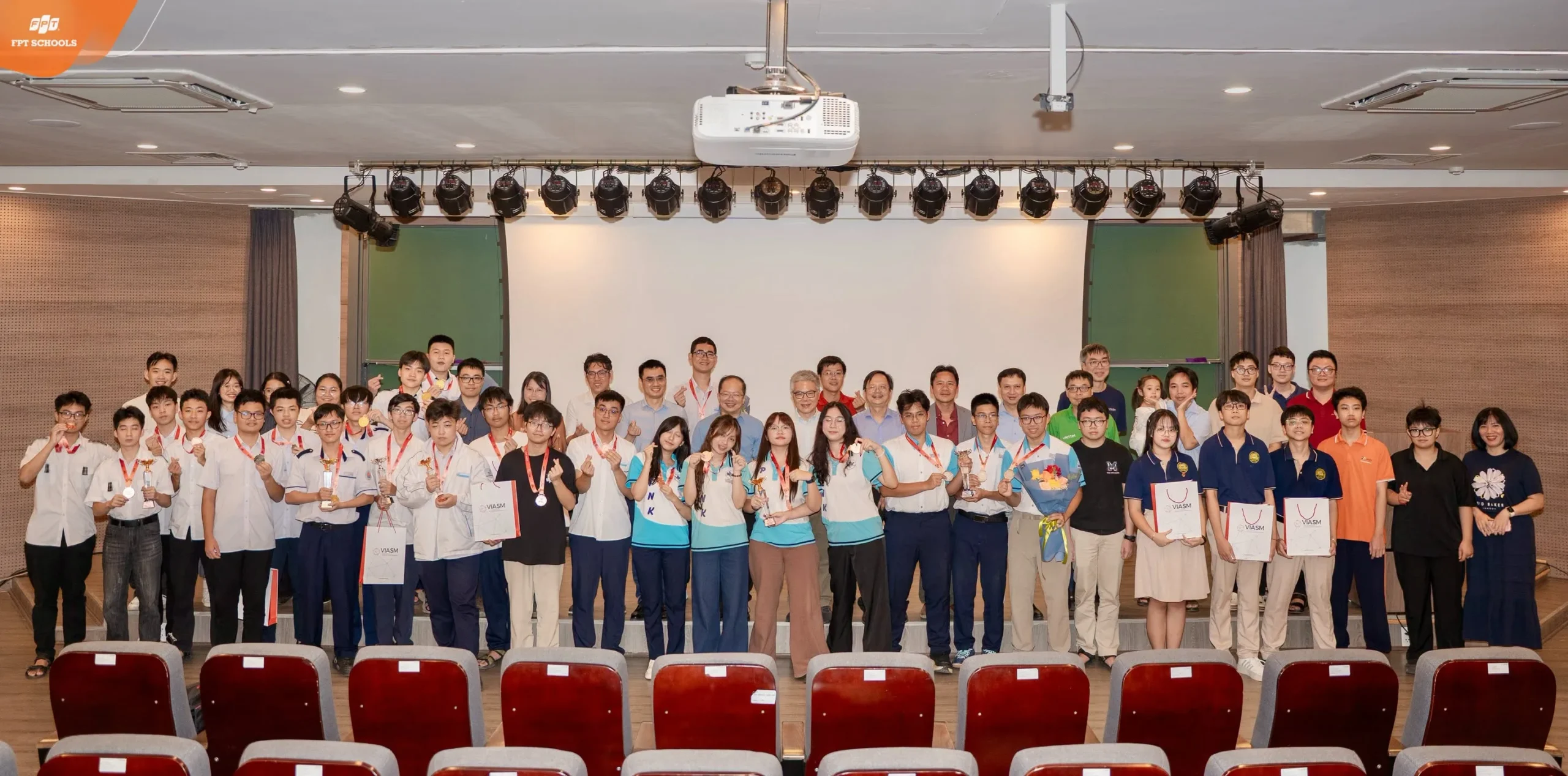 Chúc mừng học sinh FPT School Hải Phòng đạt giải Khuyến Khích tại Kỳ thi Mô hình hoá toán học Việt Nam (VM²C) 2026 | FPT Schools