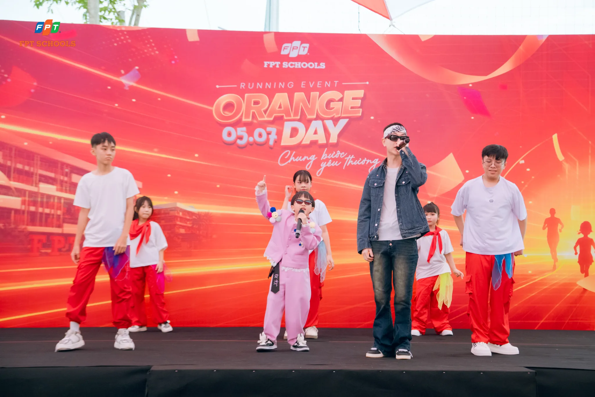 Tổng Giám đốc FPT cùng phụ huynh và học sinh FPT School Millennia tham gia giải chạy Orange Day 2026 | FPT Schools