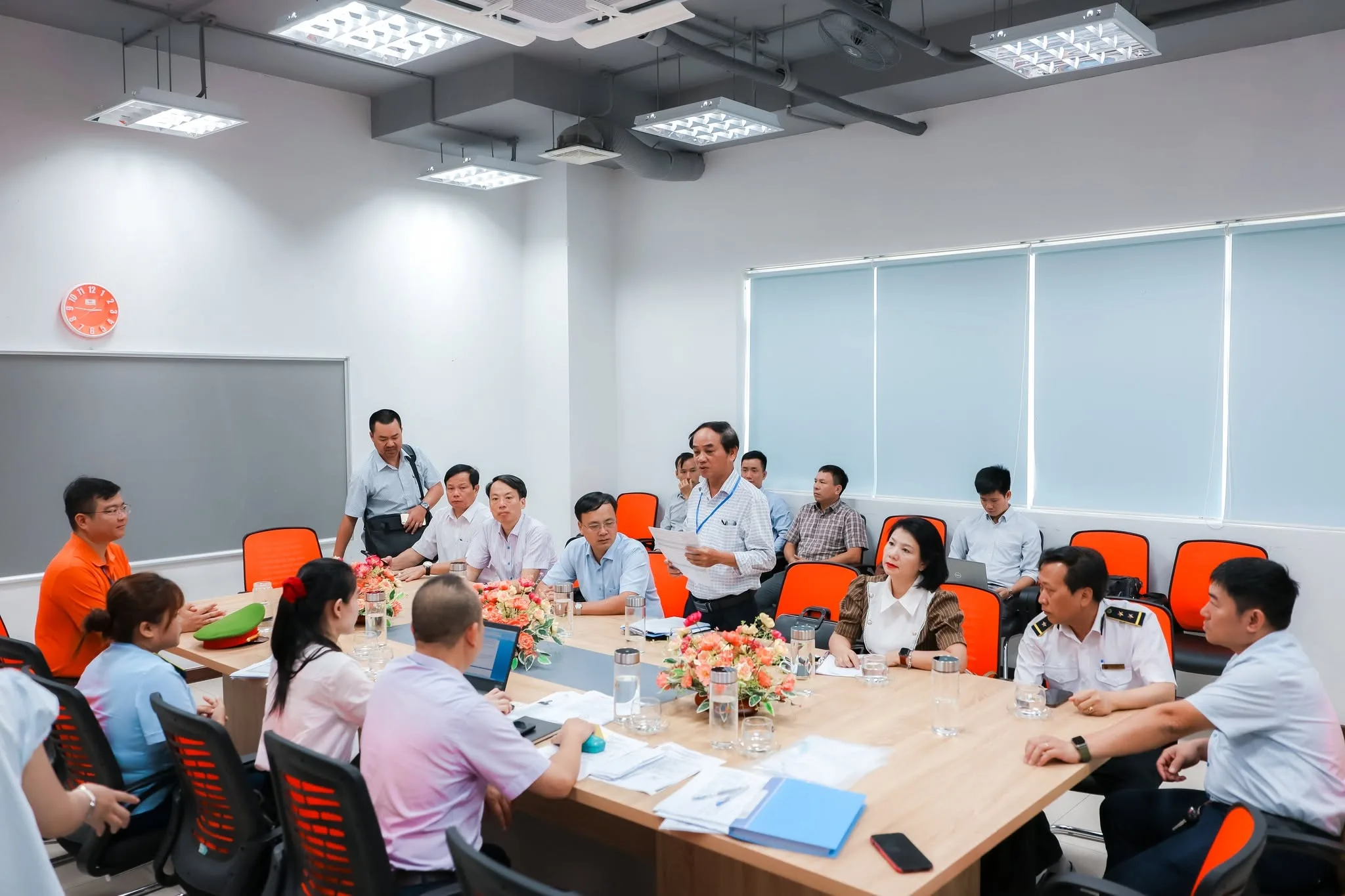 Đại diện Sở Y tế thành phố Huế phát biểu tại buổi kiểm tra công tác bảo đảm an toàn thực phẩm tại FPT School Huế.