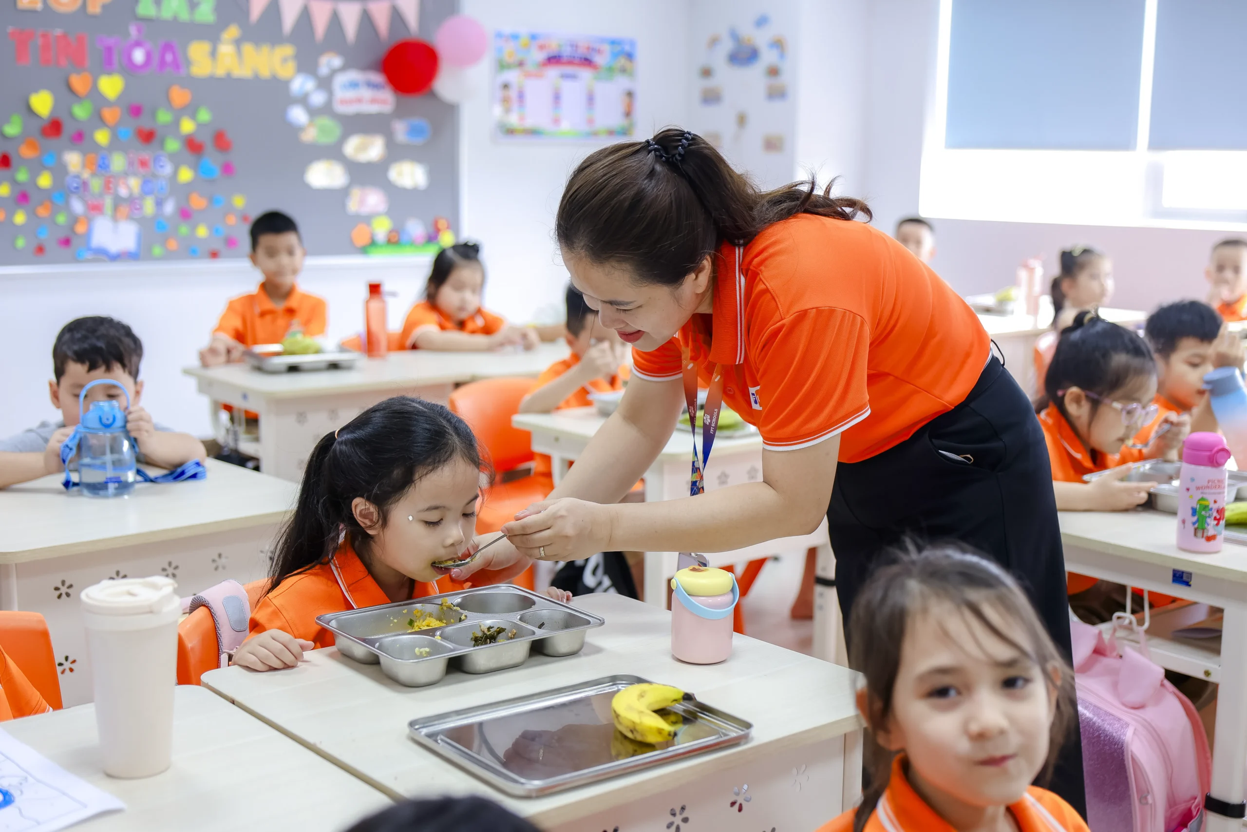 Học sinh FPT School Huế trong giờ ăn trưa