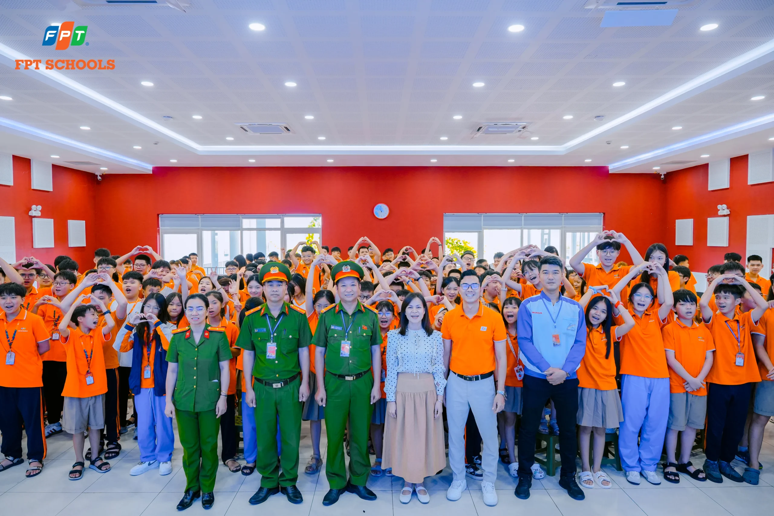 Học sinh bao nhiêu tuổi thì được đi xe điện? Những lưu ý mà cha mẹ nên biết - FPT Education Học sinh bao nhiêu tuổi thì được đi xe điện? Những lưu ý mà cha mẹ nên biết | FPT Schools