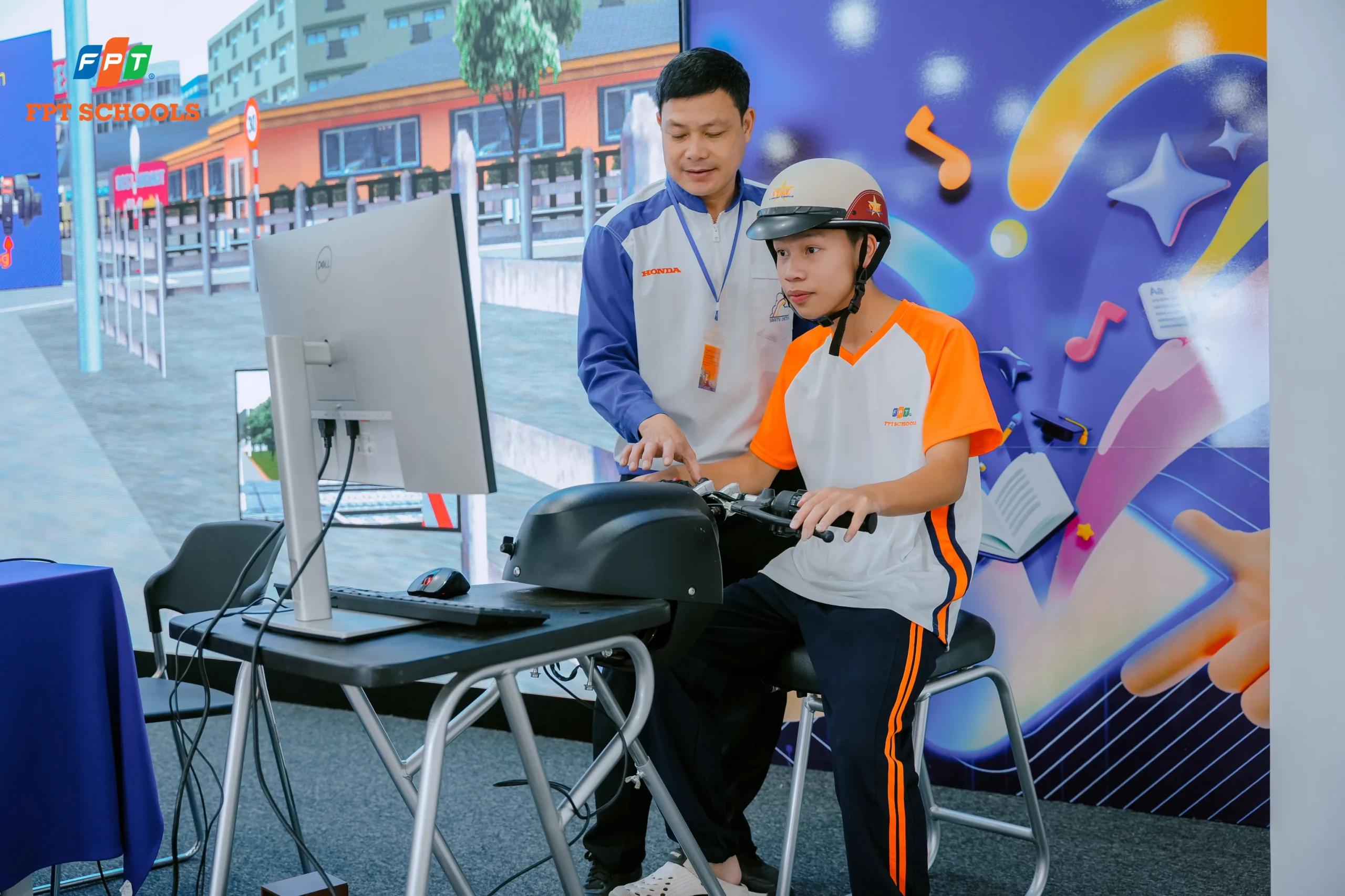 Học sinh THPT trang bị kỹ năng lái xe đạp điện, đảm bảo an toàn giao thông