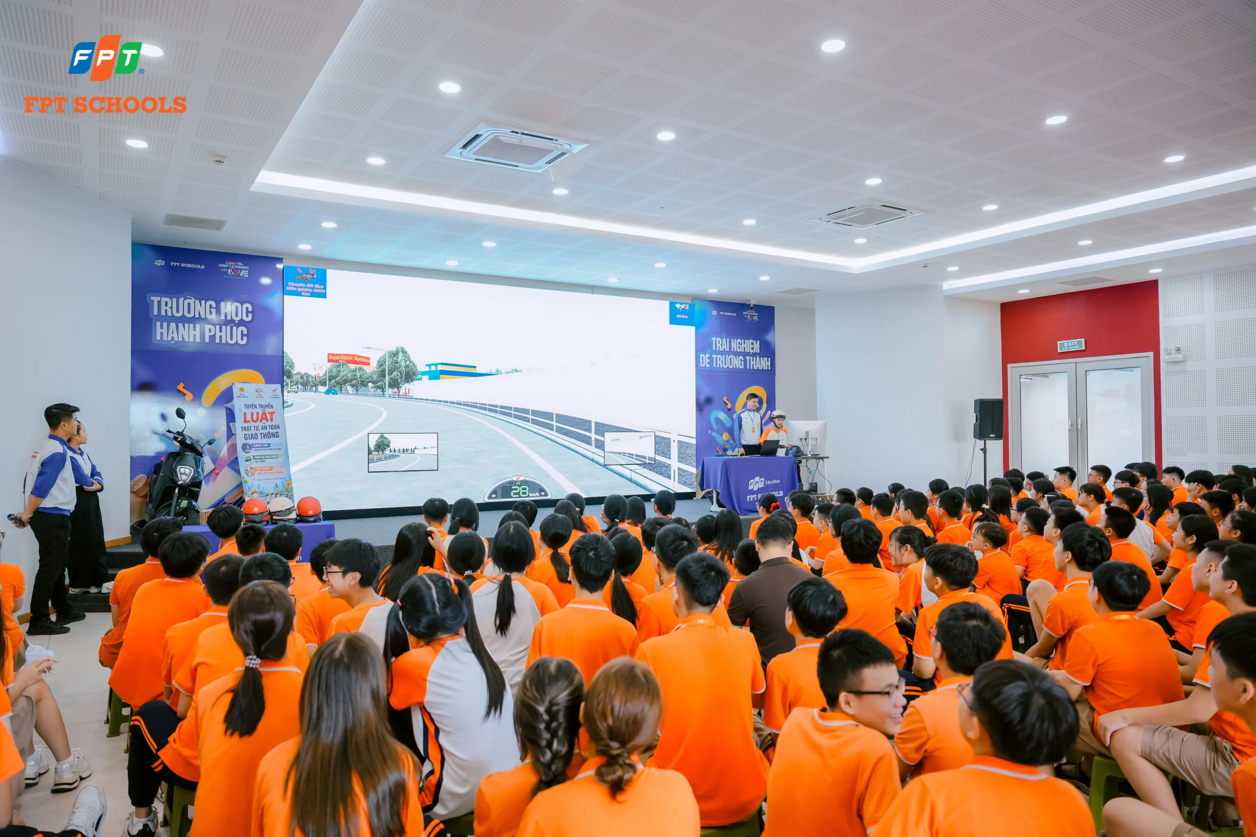 Học sinh bao nhiêu tuổi thì được đi xe điện? Những lưu ý mà cha mẹ nên biết - FPT Education Học sinh bao nhiêu tuổi thì được đi xe điện? Những lưu ý mà cha mẹ nên biết | FPT Schools