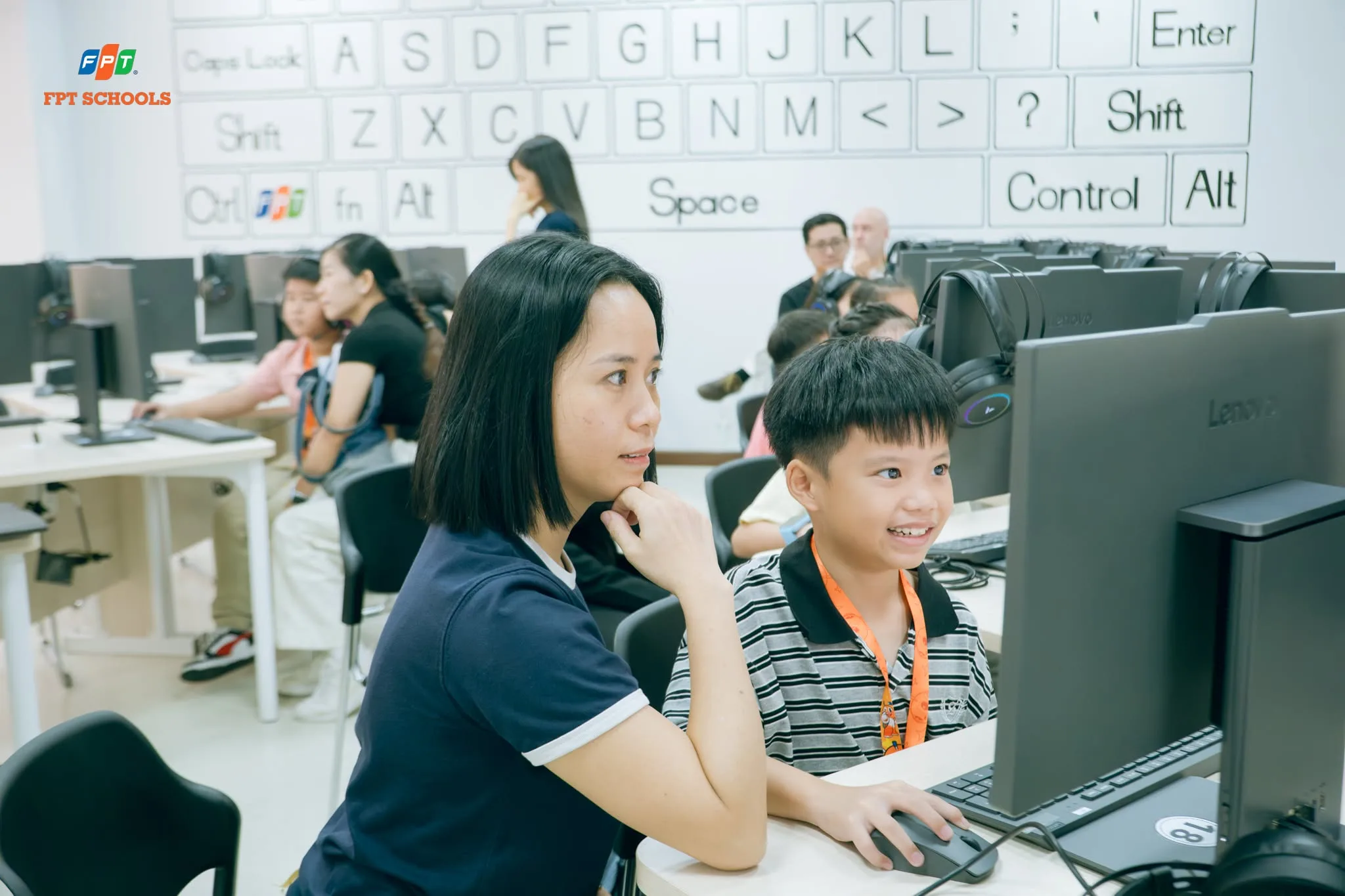 Lợi ích của camera trong lớp học đối với phụ huynh và học sinh - FPT Education Lợi ích của camera trong lớp học đối với phụ huynh và học sinh | FPT Schools