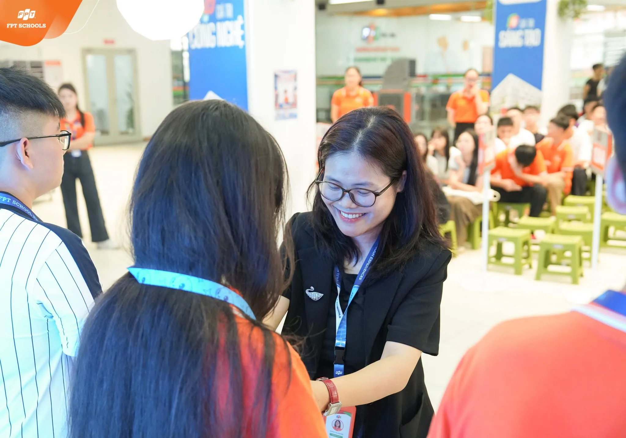 FPT School Hải Phòng trao thẻ học sinh