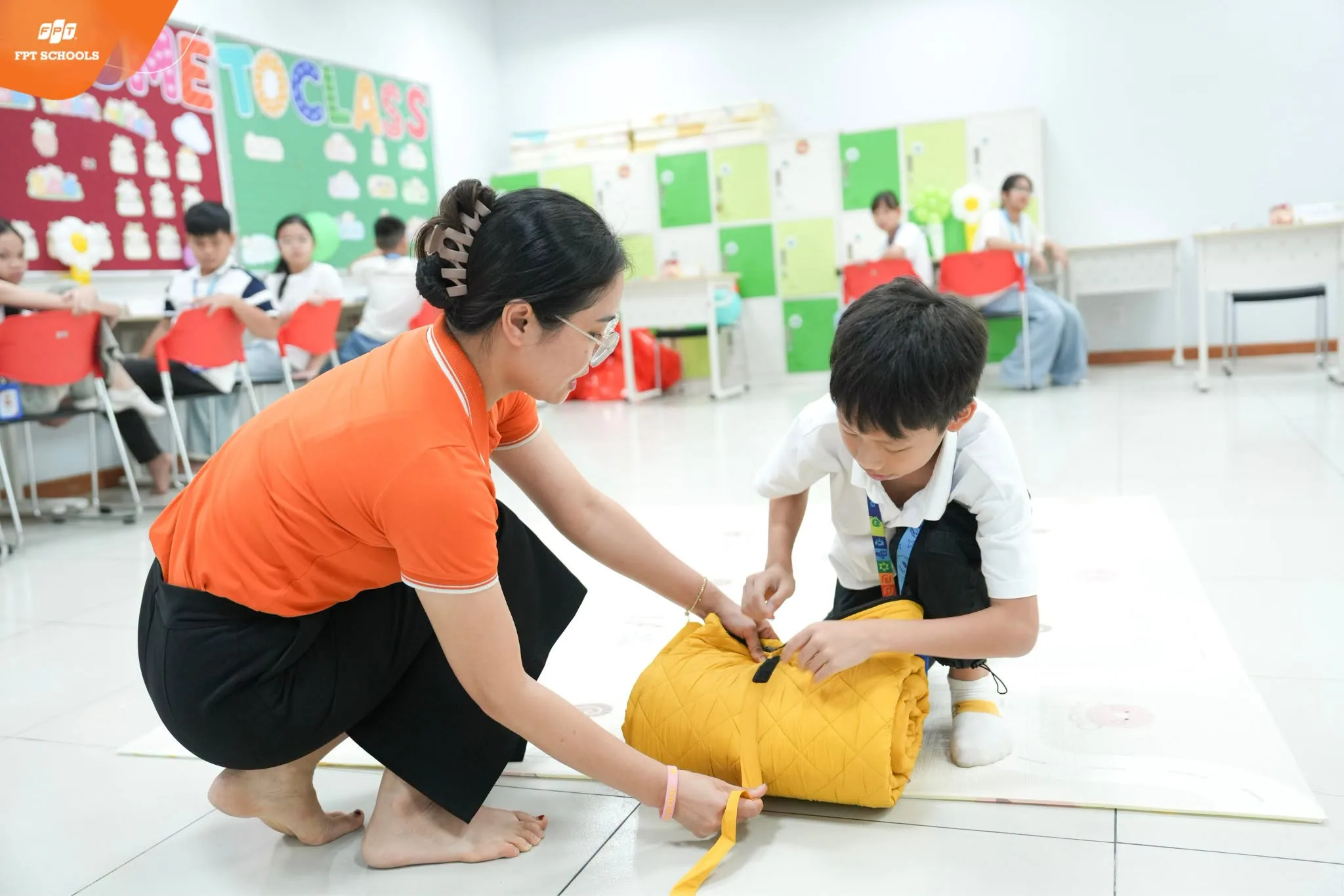 Học sinh Khối 6 K5 làm quen với nếp sống bán trú
