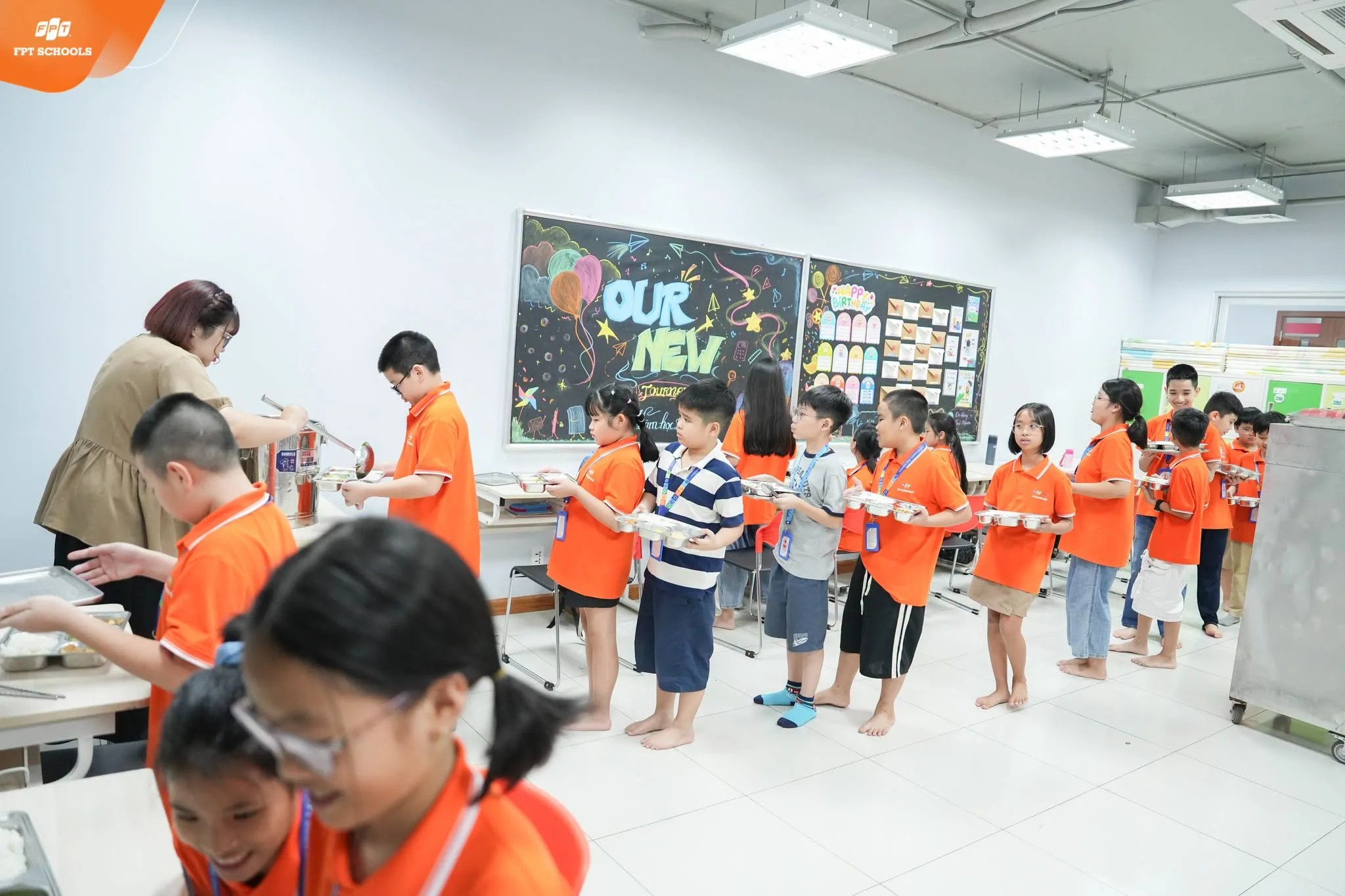 Bữa cơm bán trú đầu tiên Back to School 2026 tại FPT School Hải Phòng | FPT Schools