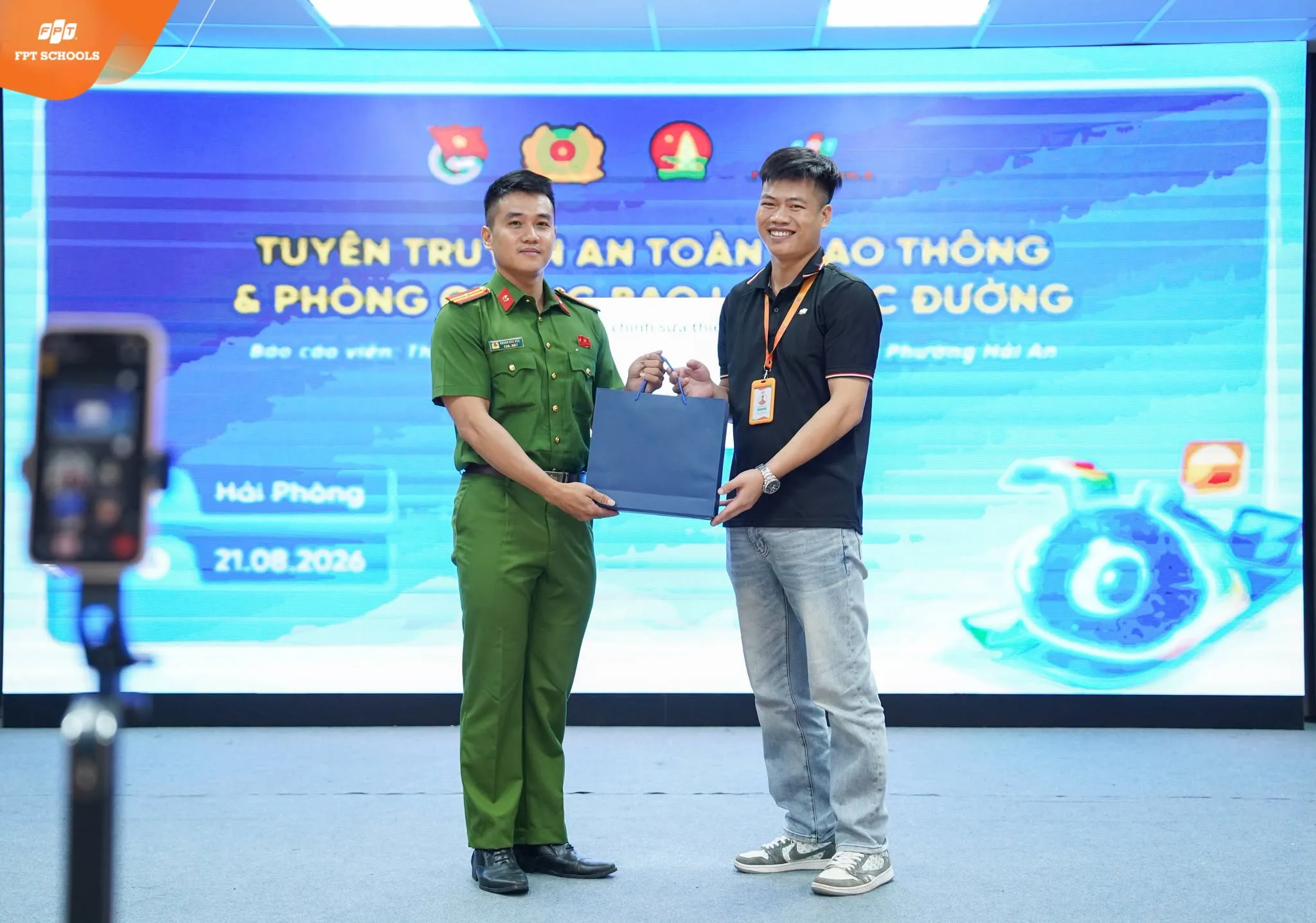 Cán bộ Công an phường Hải An chia sẻ về an toàn học đường