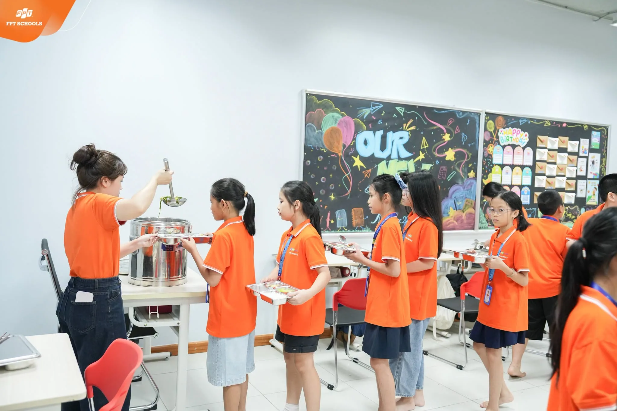Bữa cơm bán trú đầu tiên Back to School 2026 tại FPT School Hải Phòng | FPT Schools