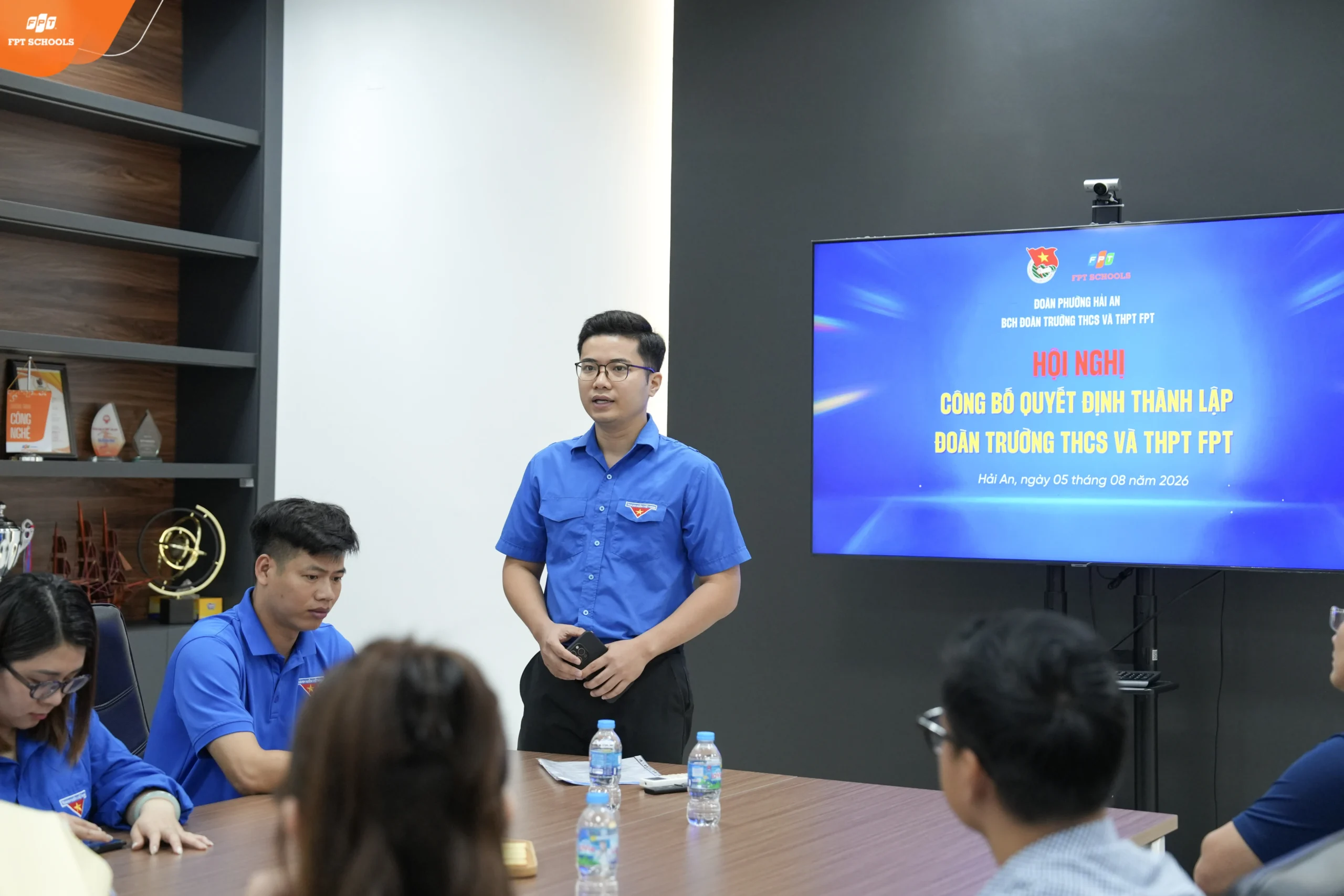 HỘI NGHỊ CÔNG BỐ QUYẾT ĐỊNH THÀNH LẬP ĐOÀN TRƯỜNG THCS VÀ THPT FPT - FPT Education Đồng chí Vũ Tiến Lượng – Ủy viên BCH Đảng bộ phường, Phó Chủ tịch Ủy ban MTTQ Việt Nam phường, Bí thư Đoàn phường Hải An.