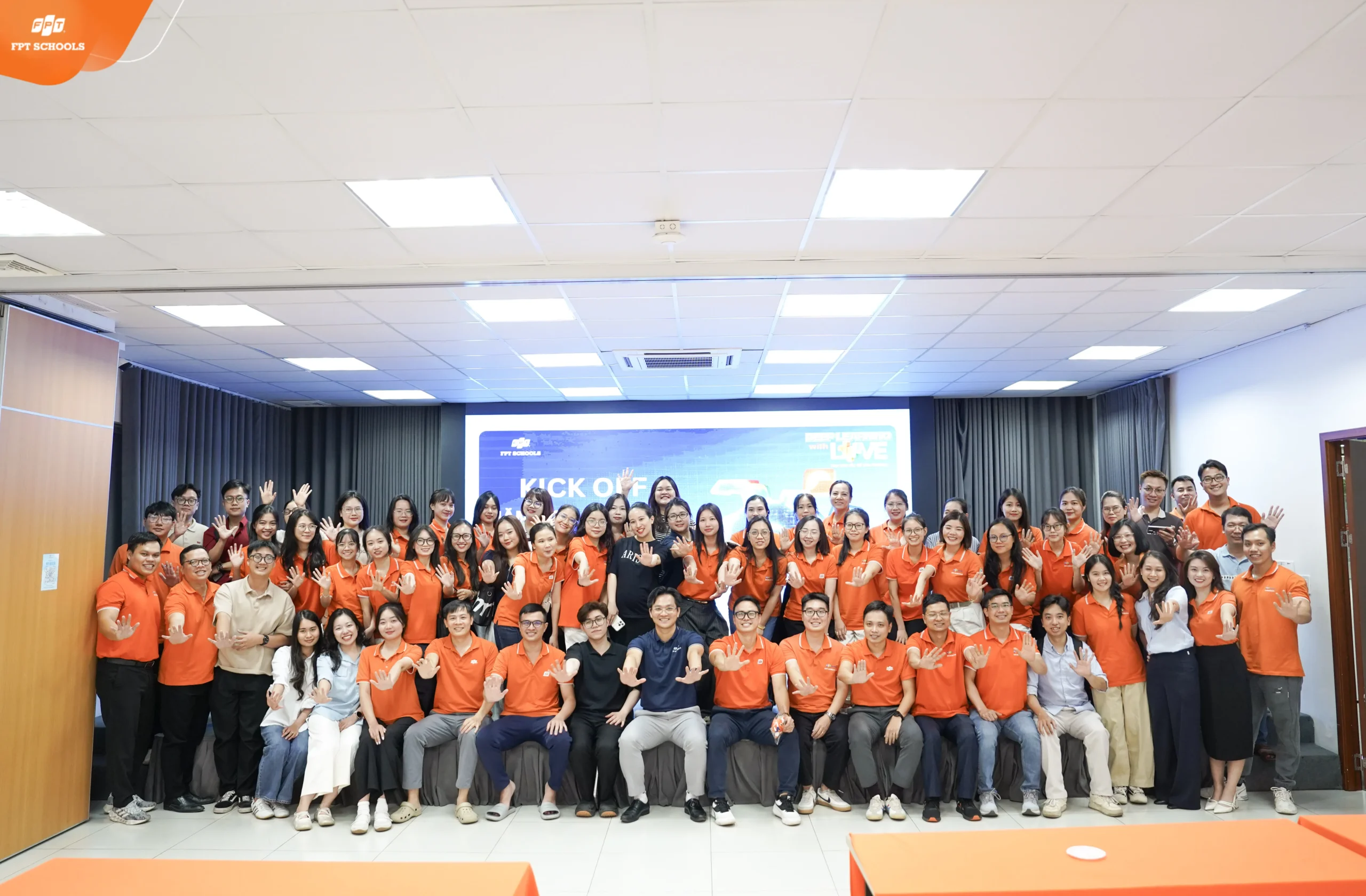 Thầy cô FPT School Hải Phòng chào đón năm học 2026 - 2027