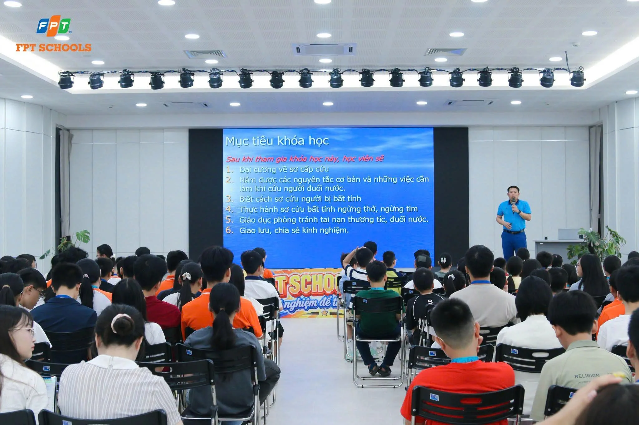 Học sinh FPT School Vinh sôi nổi tham gia các hoạt động trong tuần định hướng đầu tiên | FPT Schools