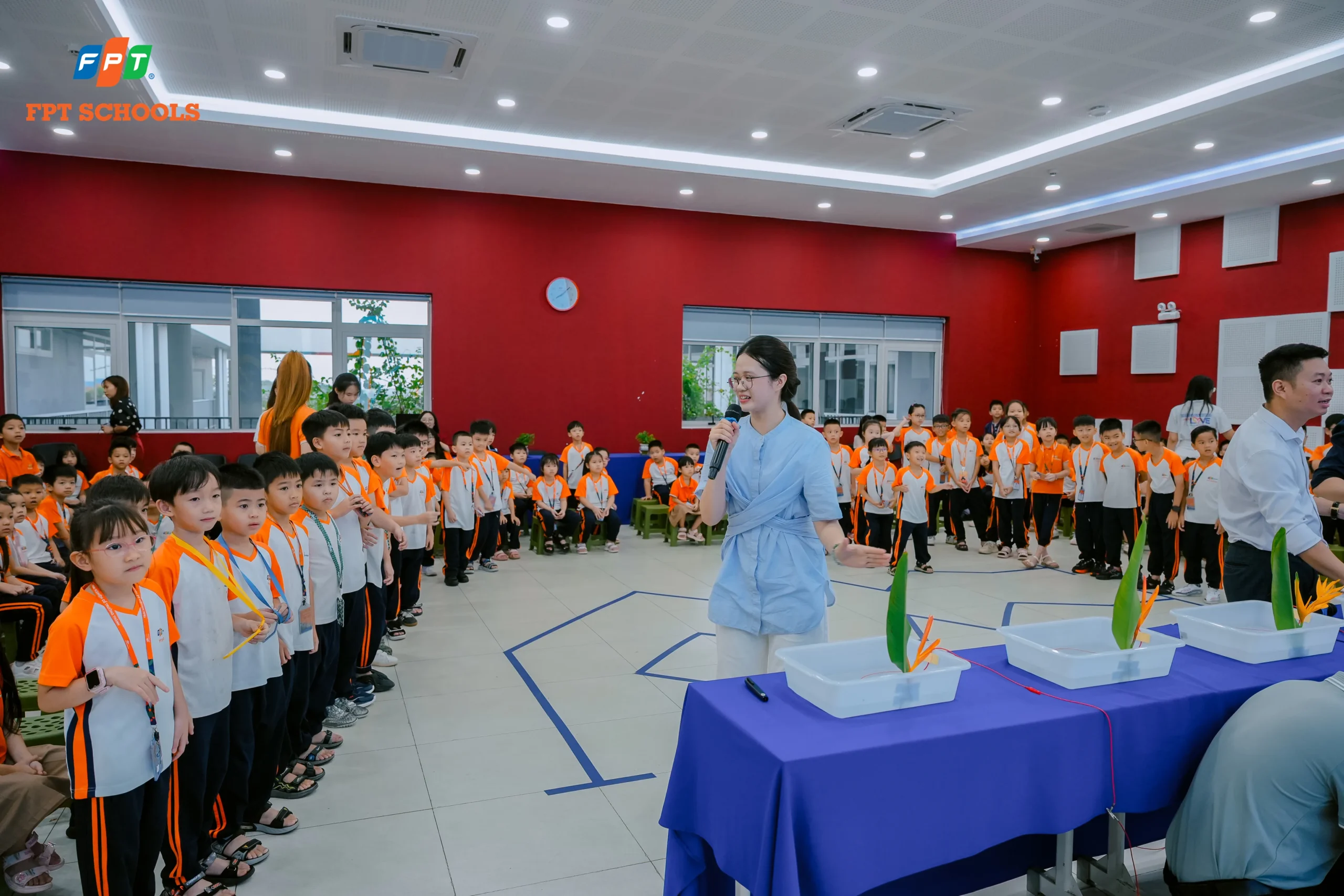 Fschoolers nhí hào hứng khám phá các hoạt động STEM