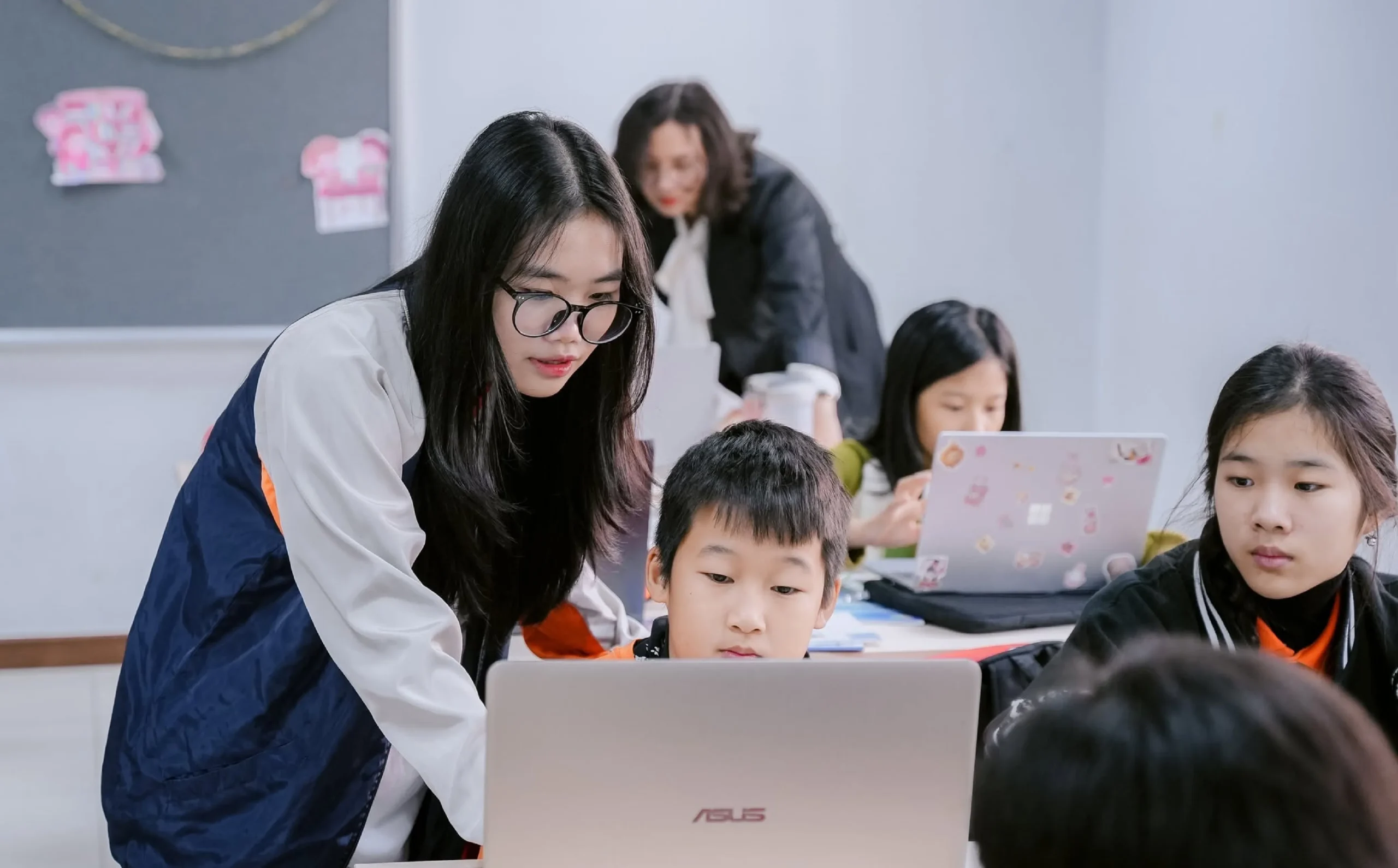 Hoàng Nhi - Đại sứ Truyền cảm hứng - Kiến tạo tương lai của VEX Robotics Việt Nam năm 2027