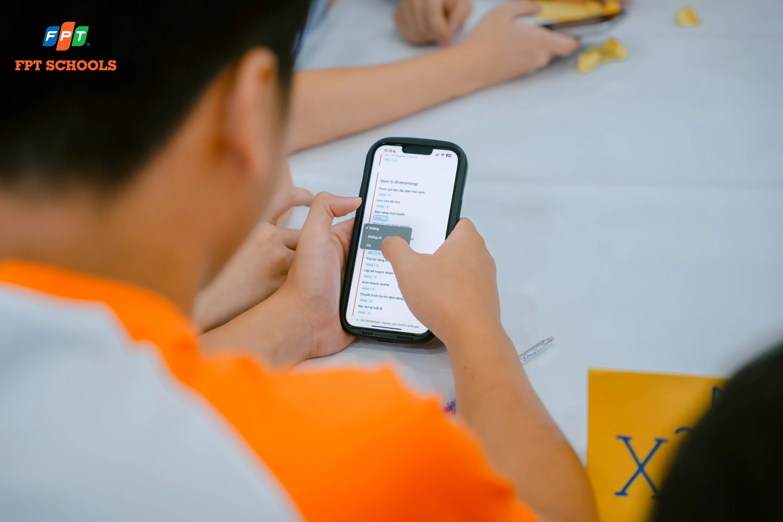 Học sinh tìm hiểu thế giới nghề nghiệp qua Holland Code Test