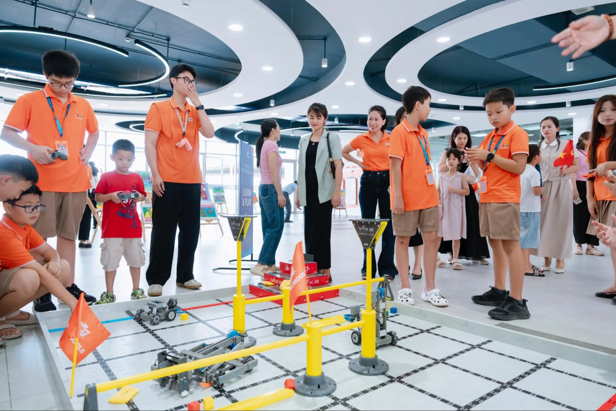 Học sinh FPT School Vinh tham gia các hoạt động trải nghiệm trong ngày tựu trường