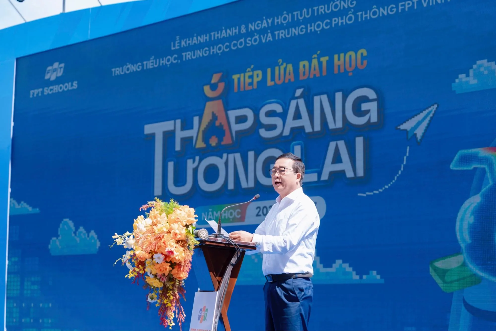 Phó Giám đốc Sở Giáo dục & Đào tạo tỉnh Nghệ An phát biểu tại Lễ khánh thành và Ngày hội Tựu trường FPT School Vinh