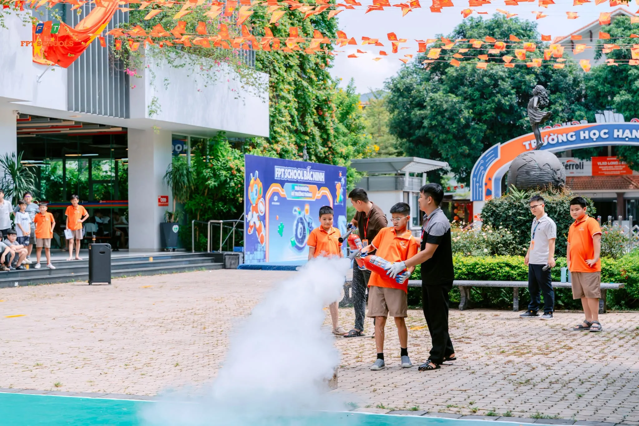 5 kỹ năng thoát hiểm cho trẻ ba mẹ nên dạy sớm | FPT Schools