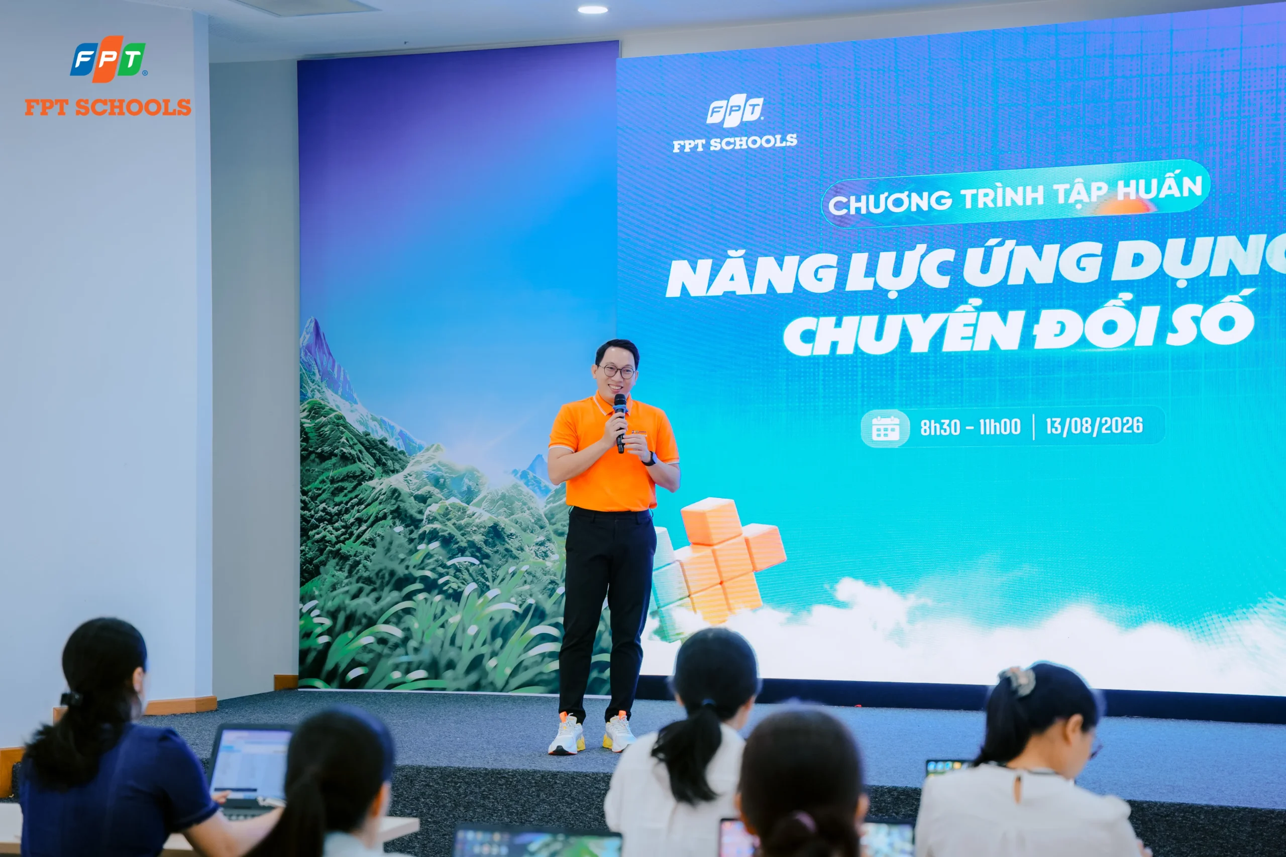 FPT School Thanh Hoá tổ chức chương trình tập huấn năng lực ứng dụng AI cho giáo viên | FPT Schools